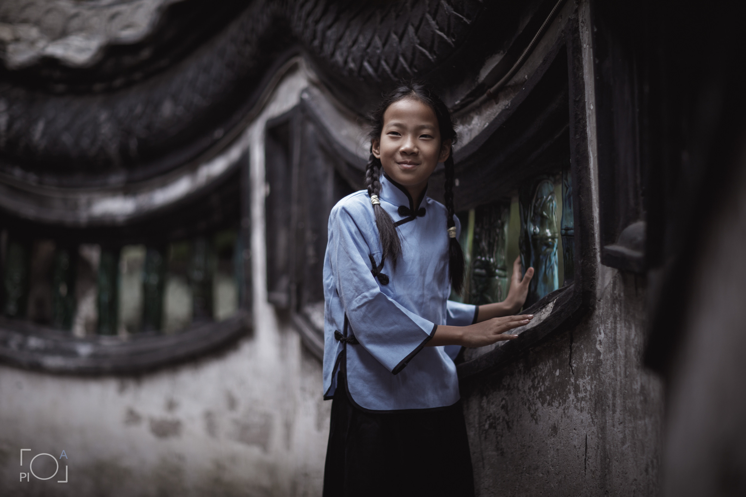 Фотосессия для девочки в китайском школьном костюме 1960х, Yu Garden. Фотограф в Шанхае — Лола Пидлуская