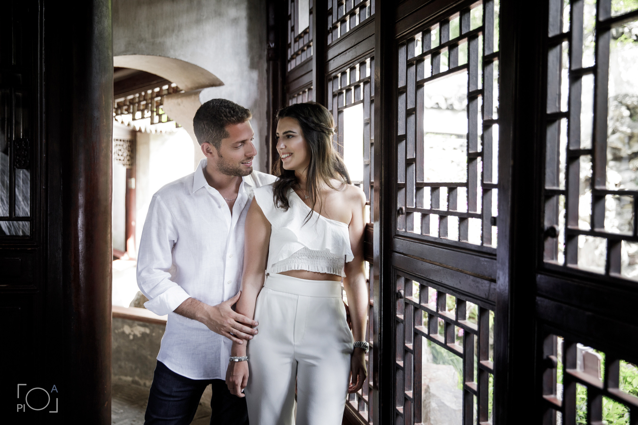 Романтическая прогулка: Фотосессия Бен и Лиор в двух знаковых местах Ш. Фотограф в Шанхае — Лола Пидлуская