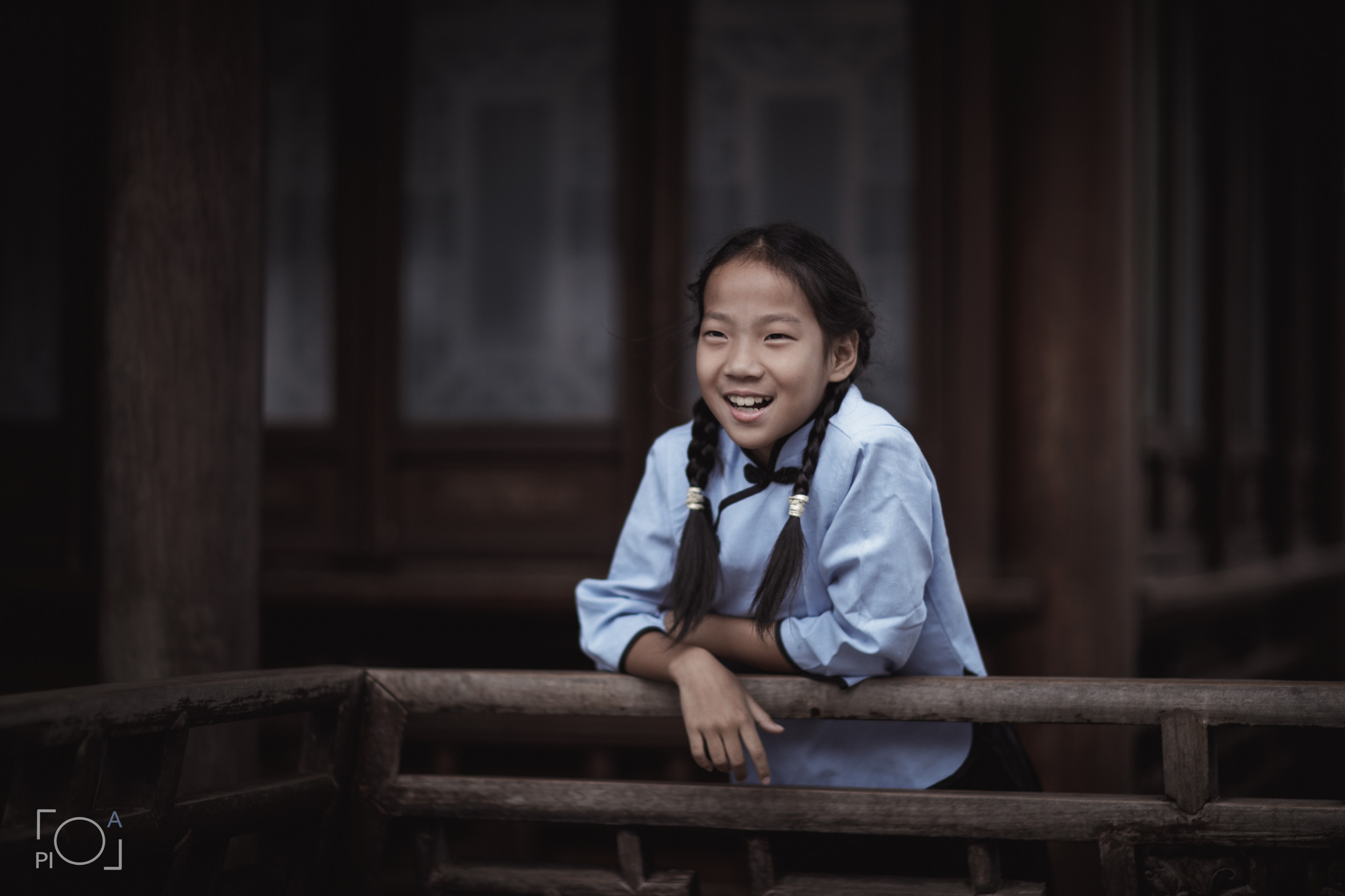 Фотосессия для девочки в китайском школьном костюме 1960х, Yu Garden. Фотограф в Шанхае — Лола Пидлуская