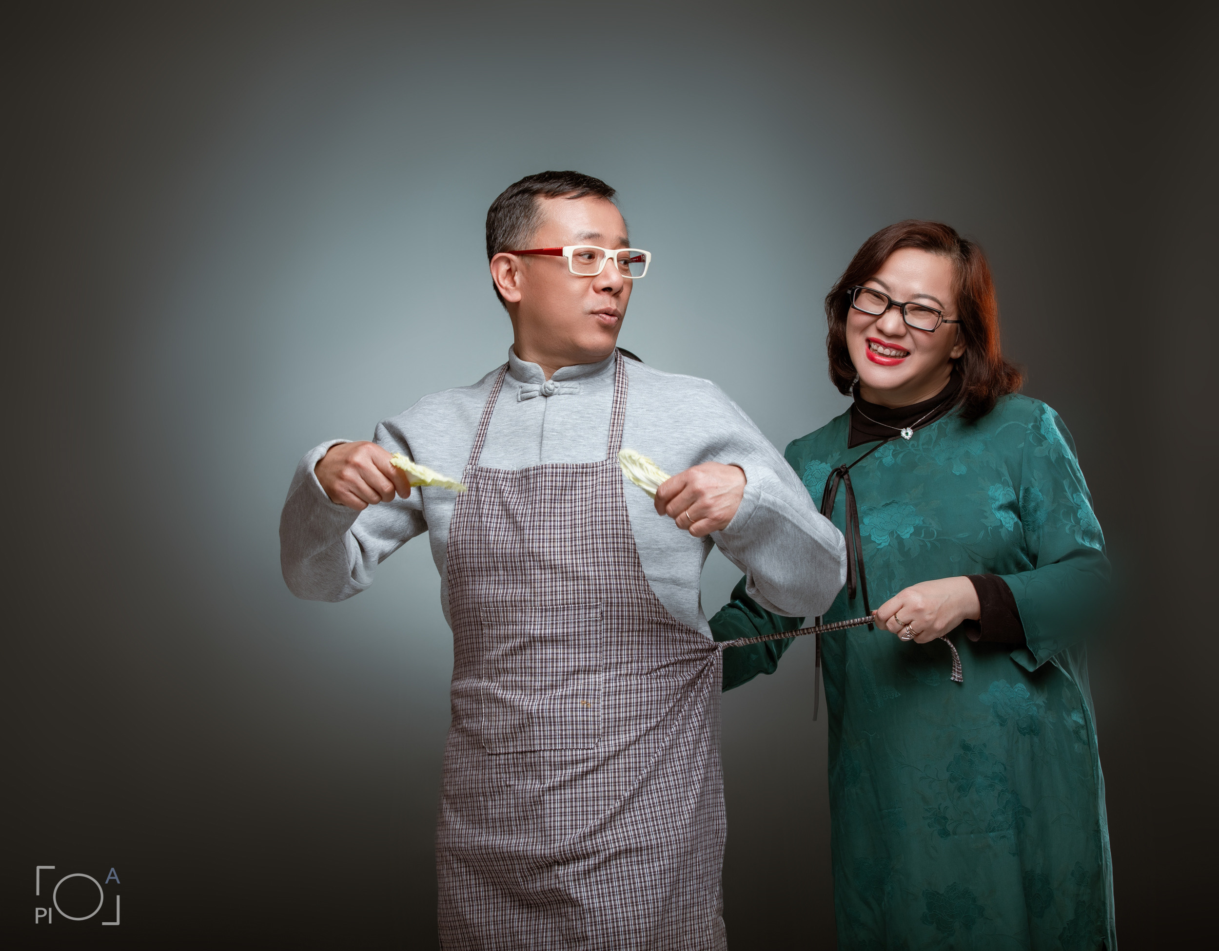 Friendly family: Photo shoot with pets in the studio. Photographer in Shanghai — Lola Pidluskaya