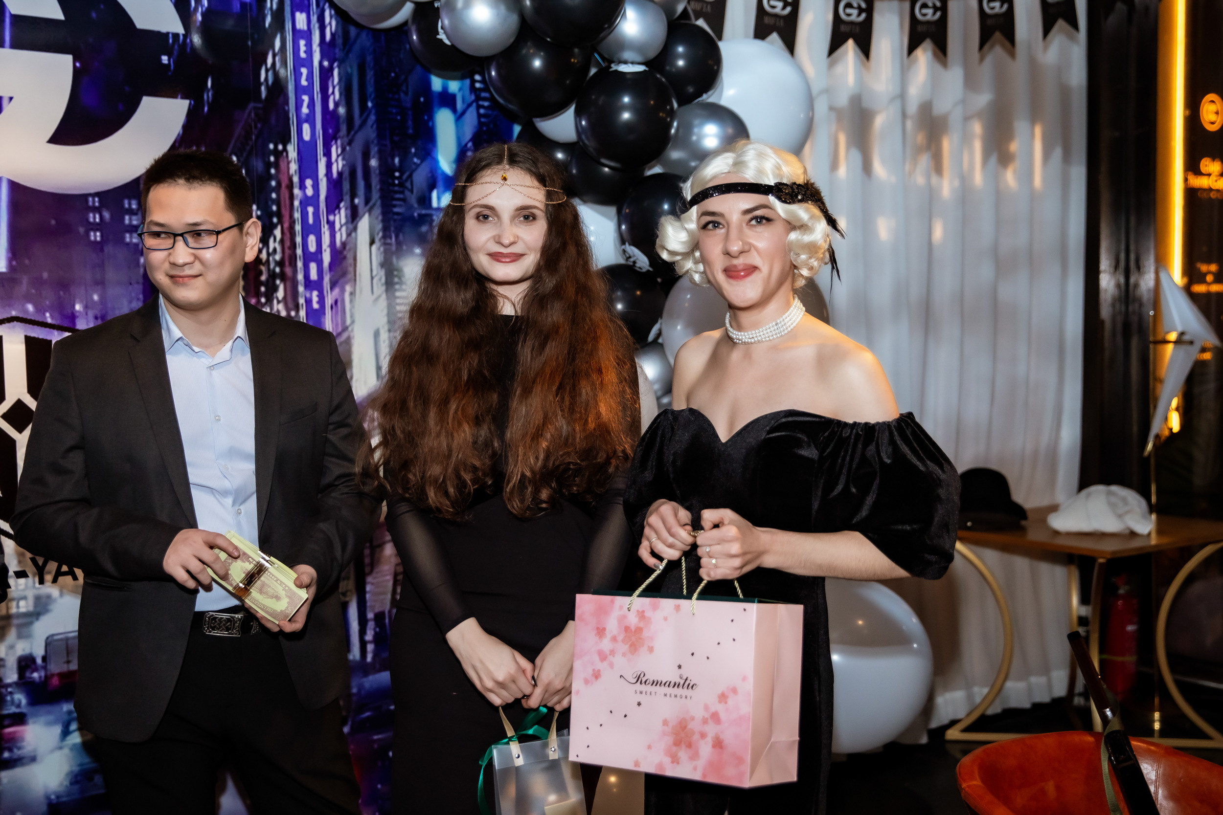 Corporate party in the style of a gangster party. Photographer in Shanghai — Lola Pidluskaya