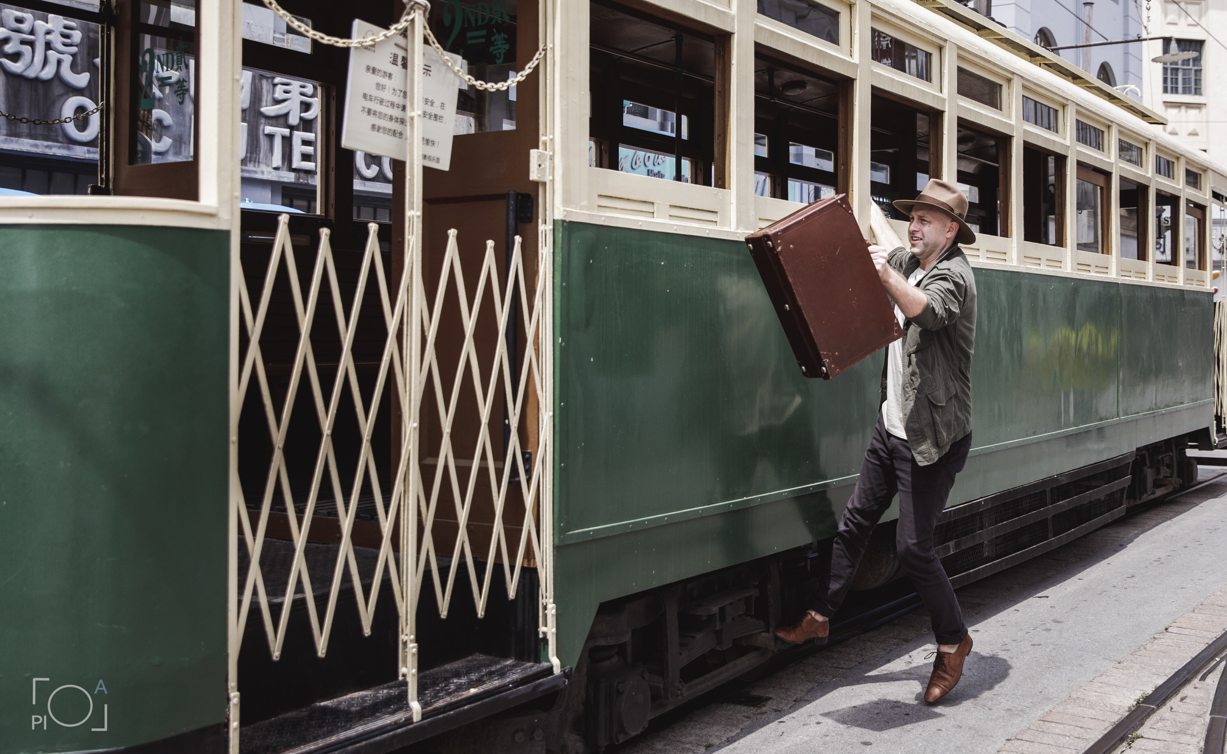 Australian blogger in a Shanghai movie studio. Unretouched. Photographer in Shanghai — Lola Pidluskaya