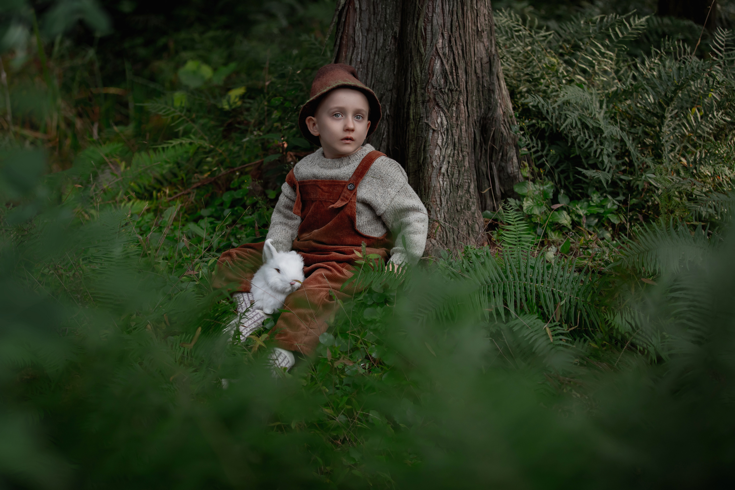 Photo session of a boy in the park. Boy as a gnome. Artistic photo session. Photographer Lola Pidluskaya