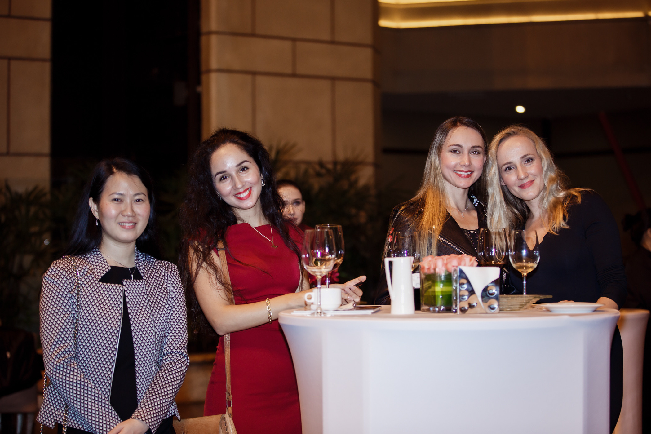 Презентация книги Д. Высоцкой. Фотограф в Шанхае — Лола Пидлуская