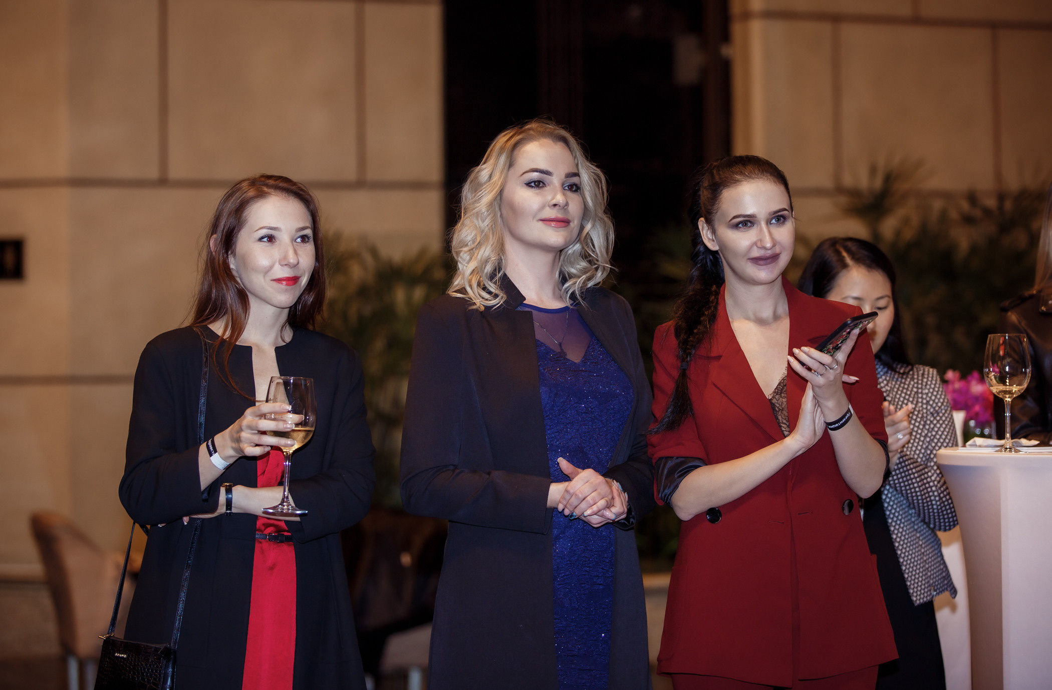 Презентация книги Д. Высоцкой. Фотограф в Шанхае — Лола Пидлуская