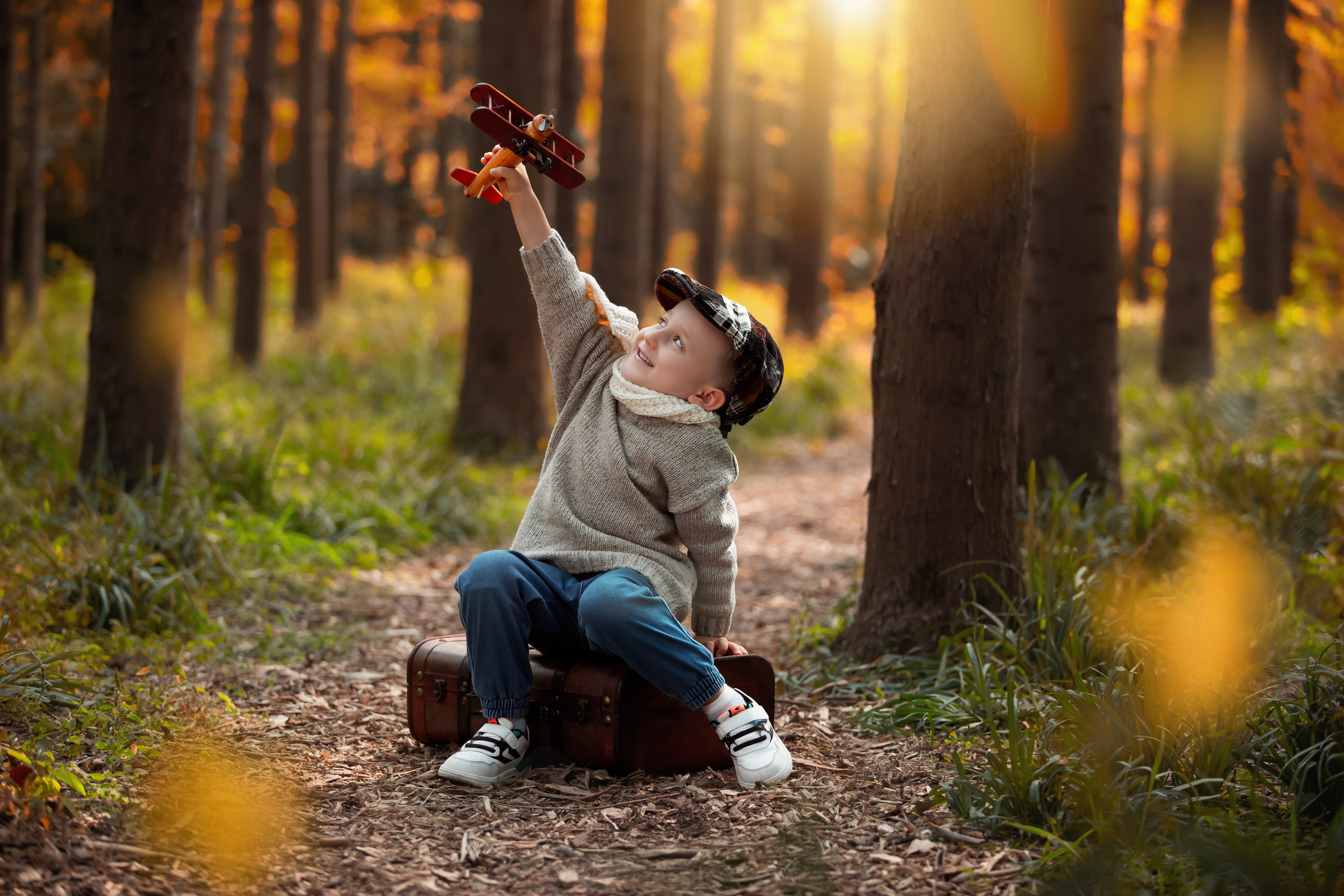 Photo shoot of a little boy in an autumn forest, in Shanghai 