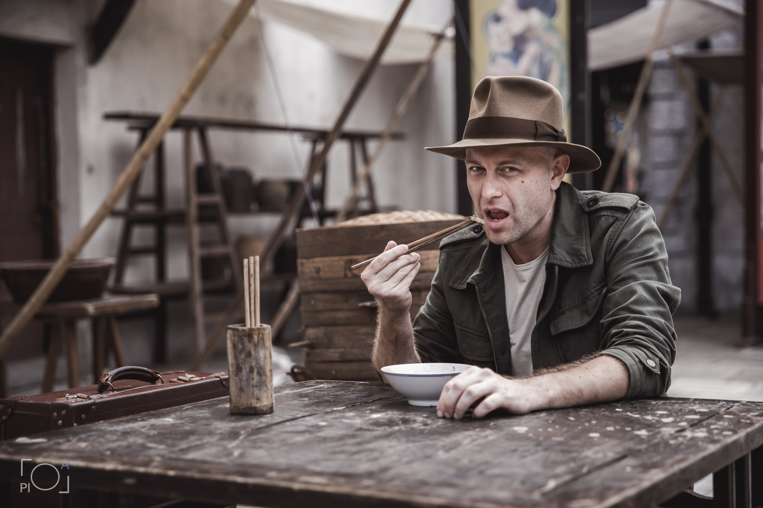 Australian blogger in a Shanghai movie studio. Unretouched. Photographer in Shanghai — Lola Pidluskaya