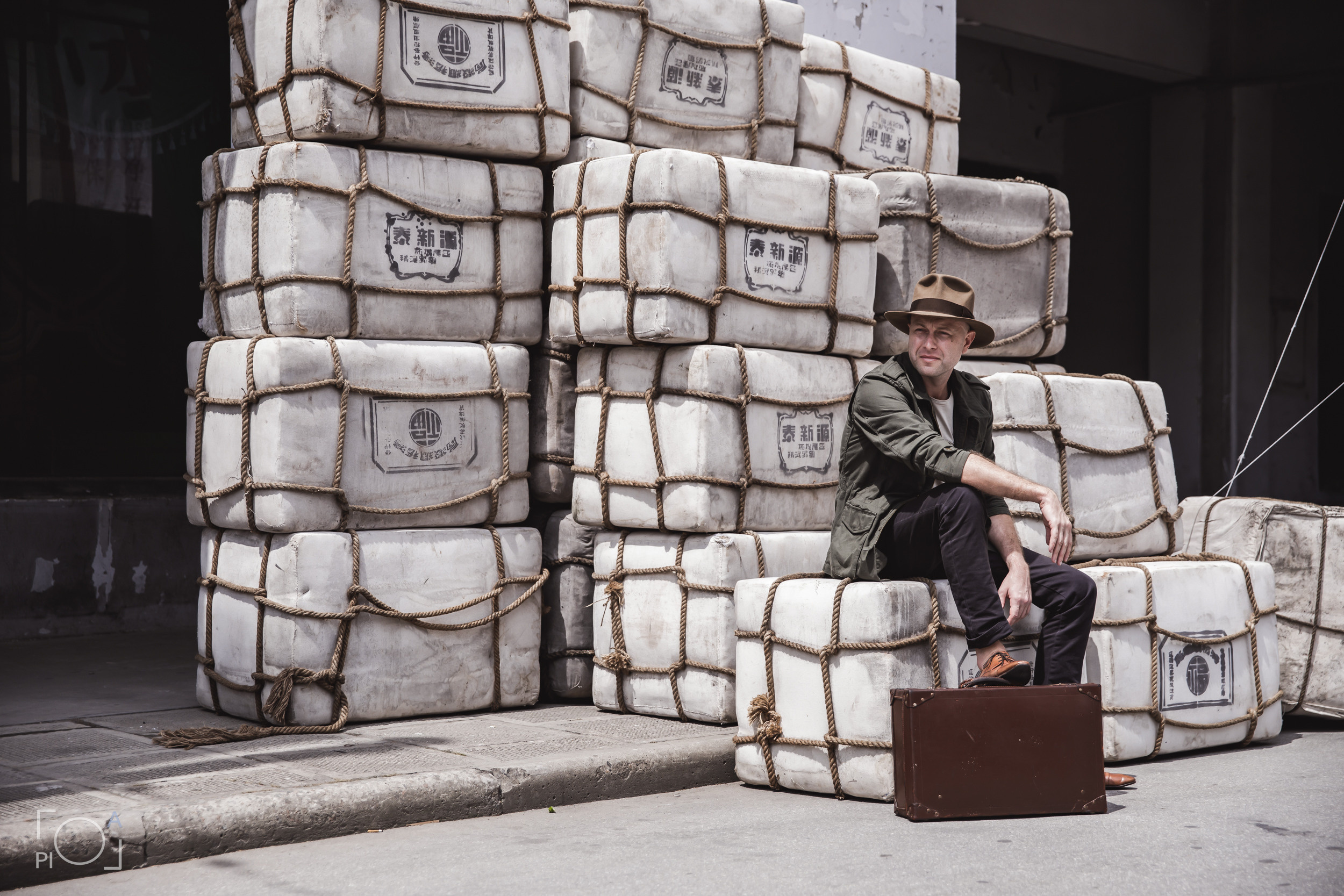 Australian blogger in a Shanghai movie studio. Unretouched. Photographer in Shanghai — Lola Pidluskaya