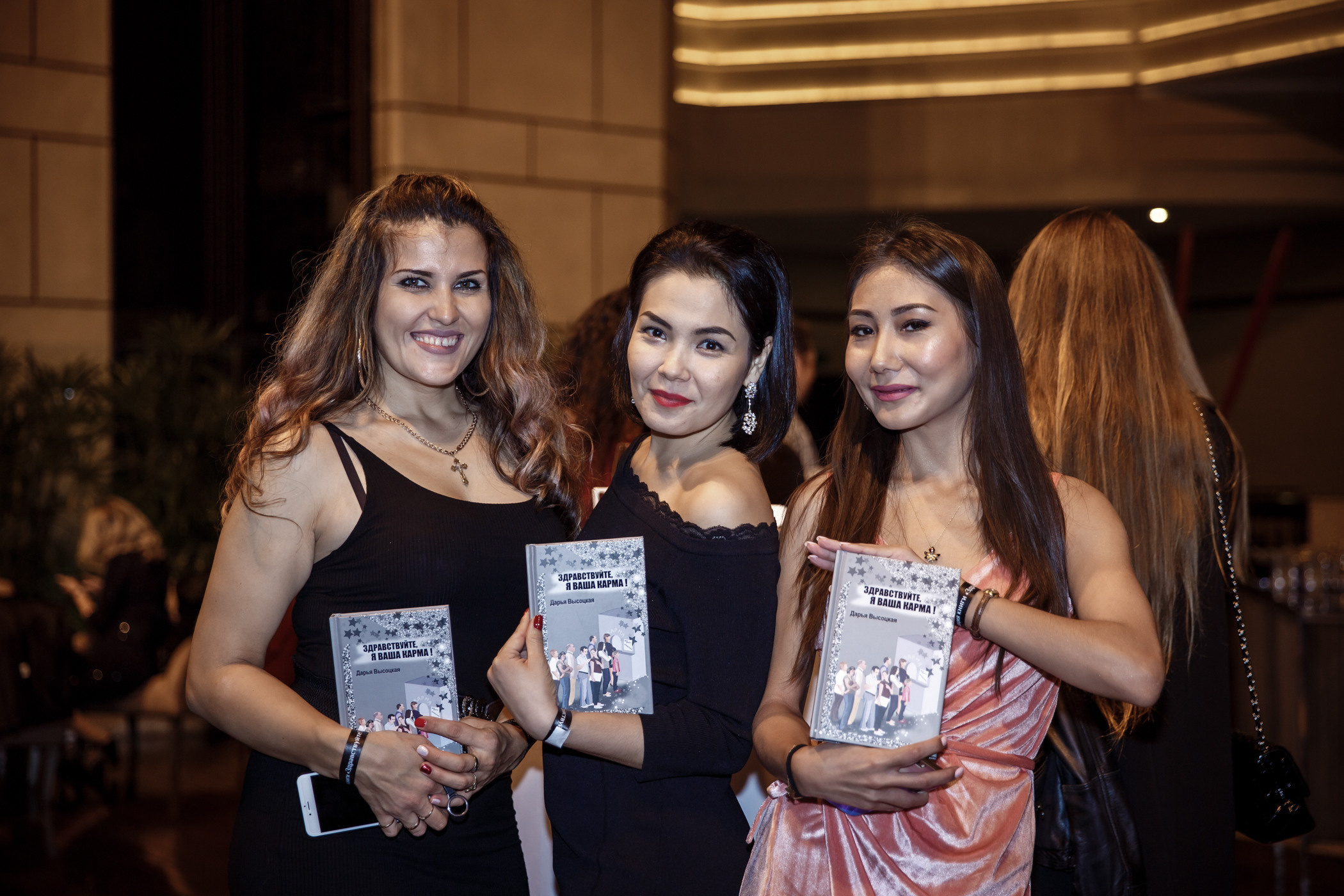 Презентация книги Д. Высоцкой. Фотограф в Шанхае — Лола Пидлуская