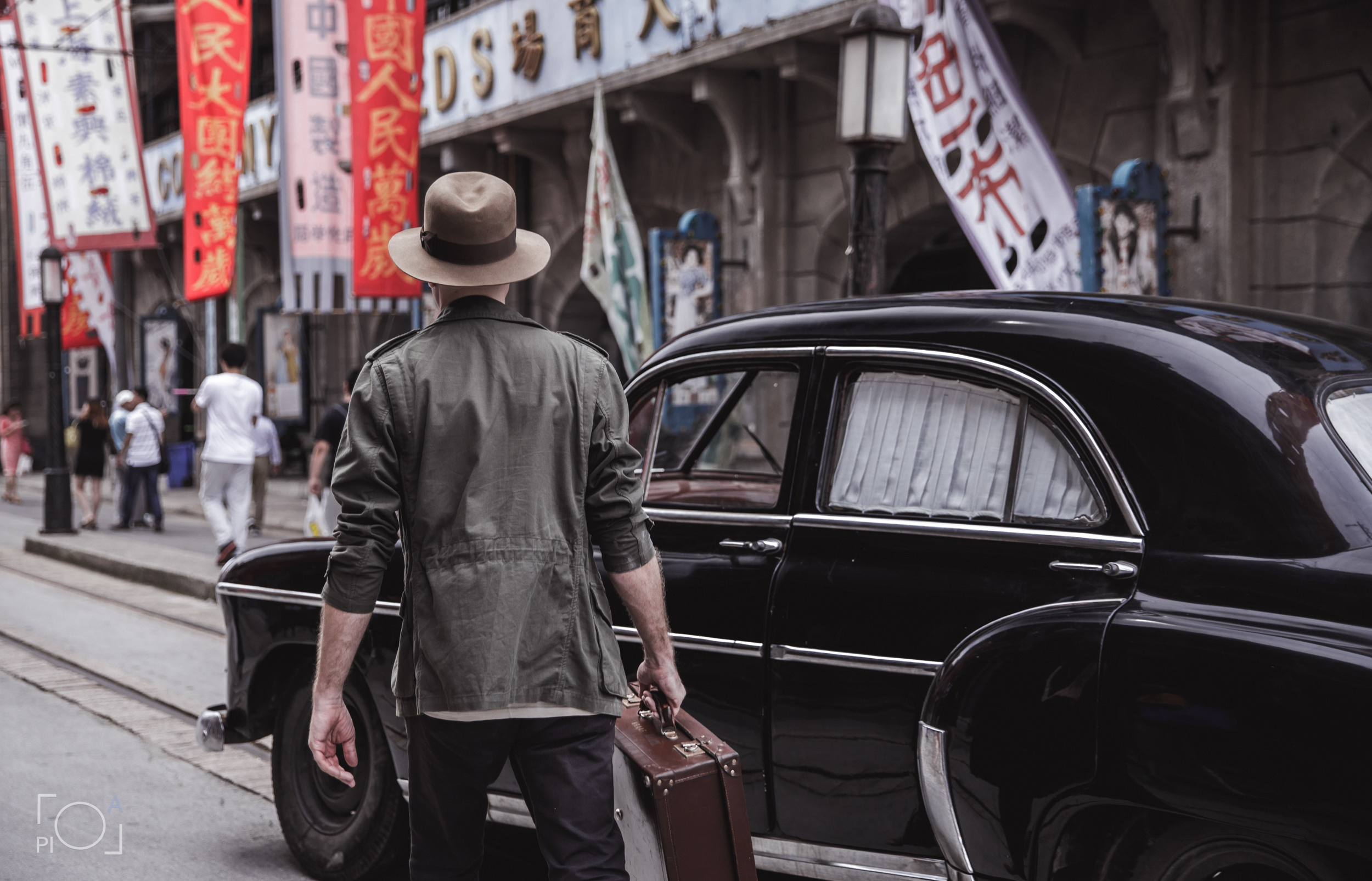 Australian blogger in a Shanghai movie studio. Unretouched. Photographer in Shanghai — Lola Pidluskaya
