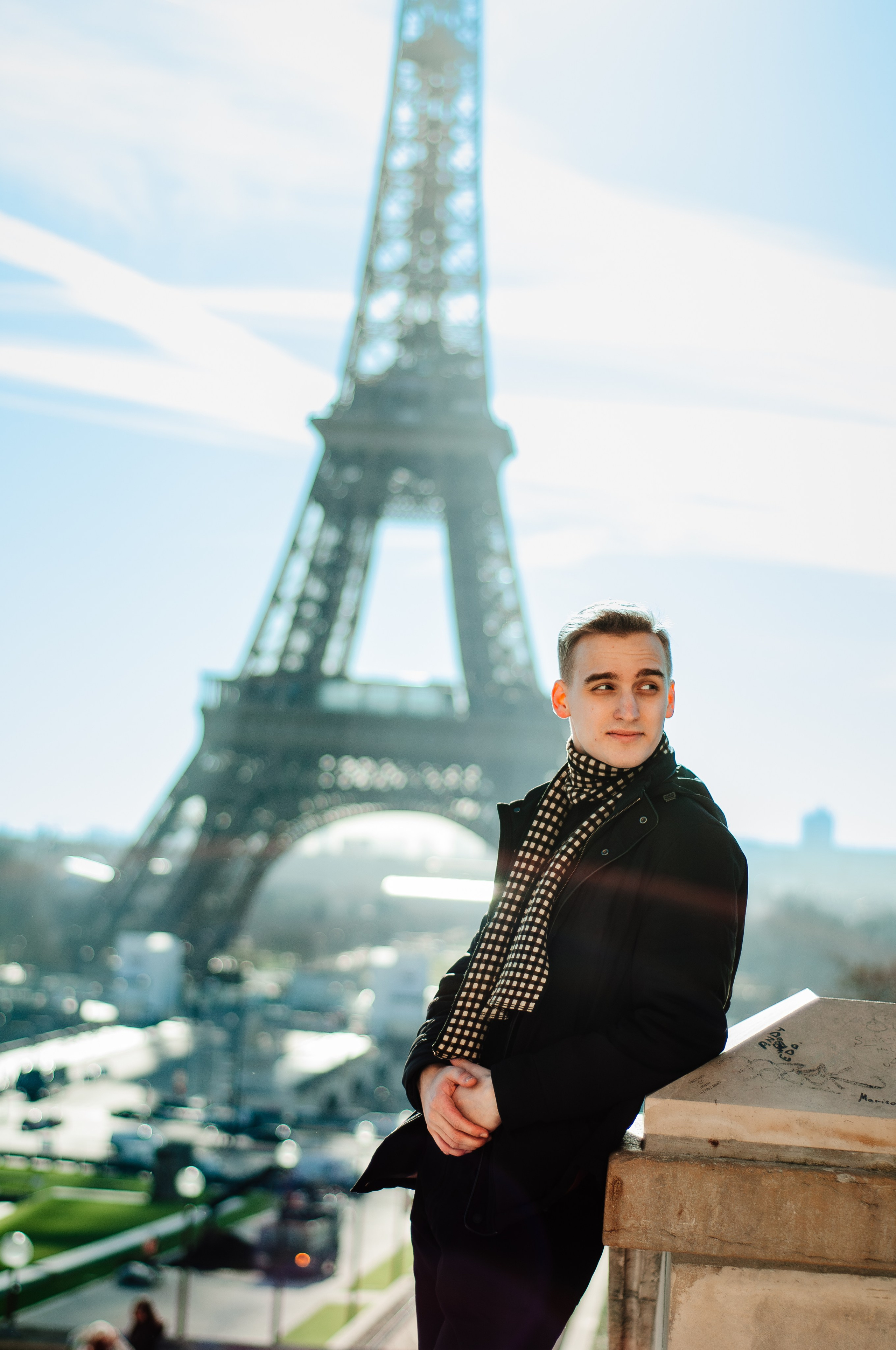 Мужская фотосессия у Эйфелевой башни. Фотограф в Париже Полина Осипова