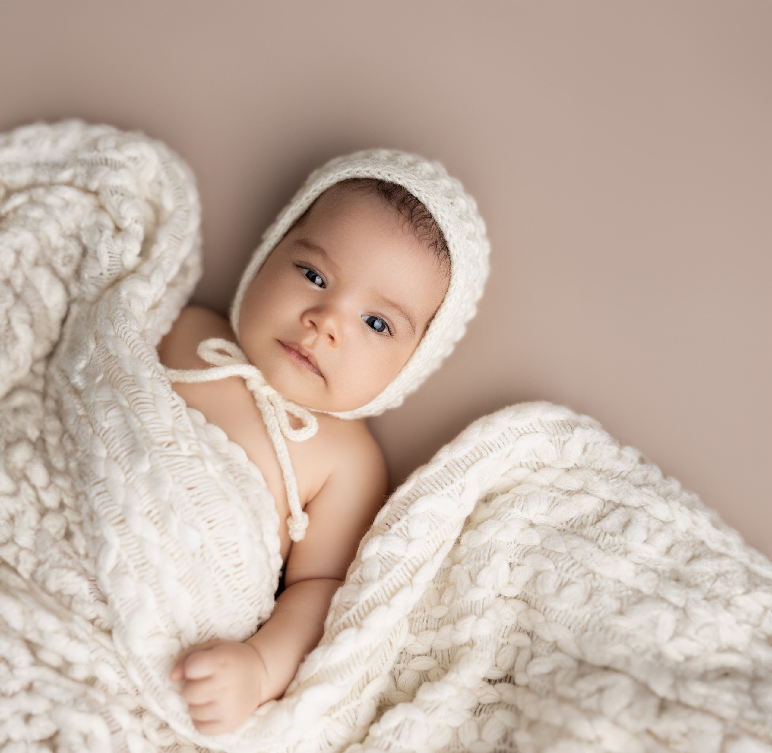 Newborn Classic. Newborn, kids, family photographer based near Zurich, Switzerland