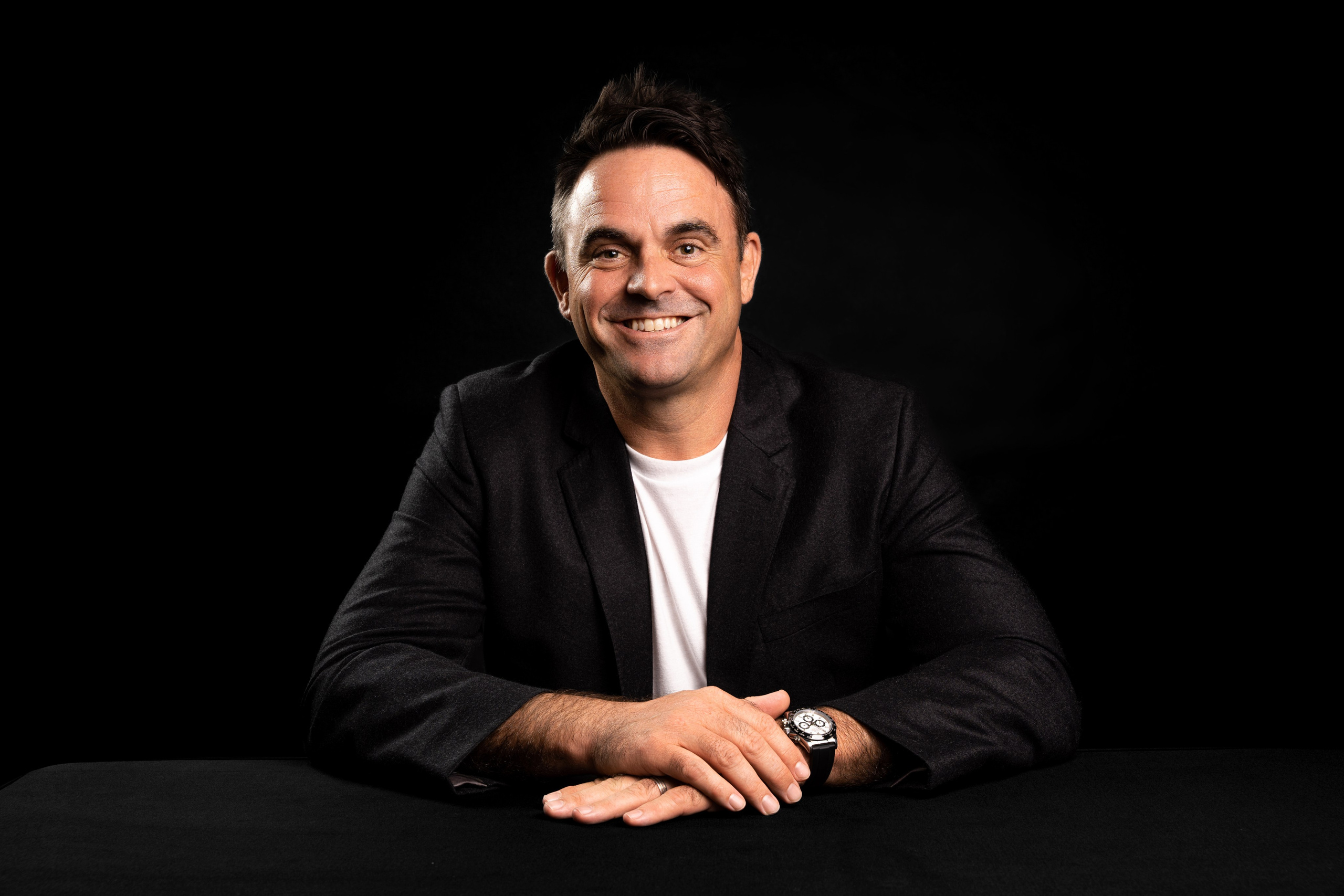 BUSINESS PORTRAIT. Photo and video production. Editing & retouching services. Training