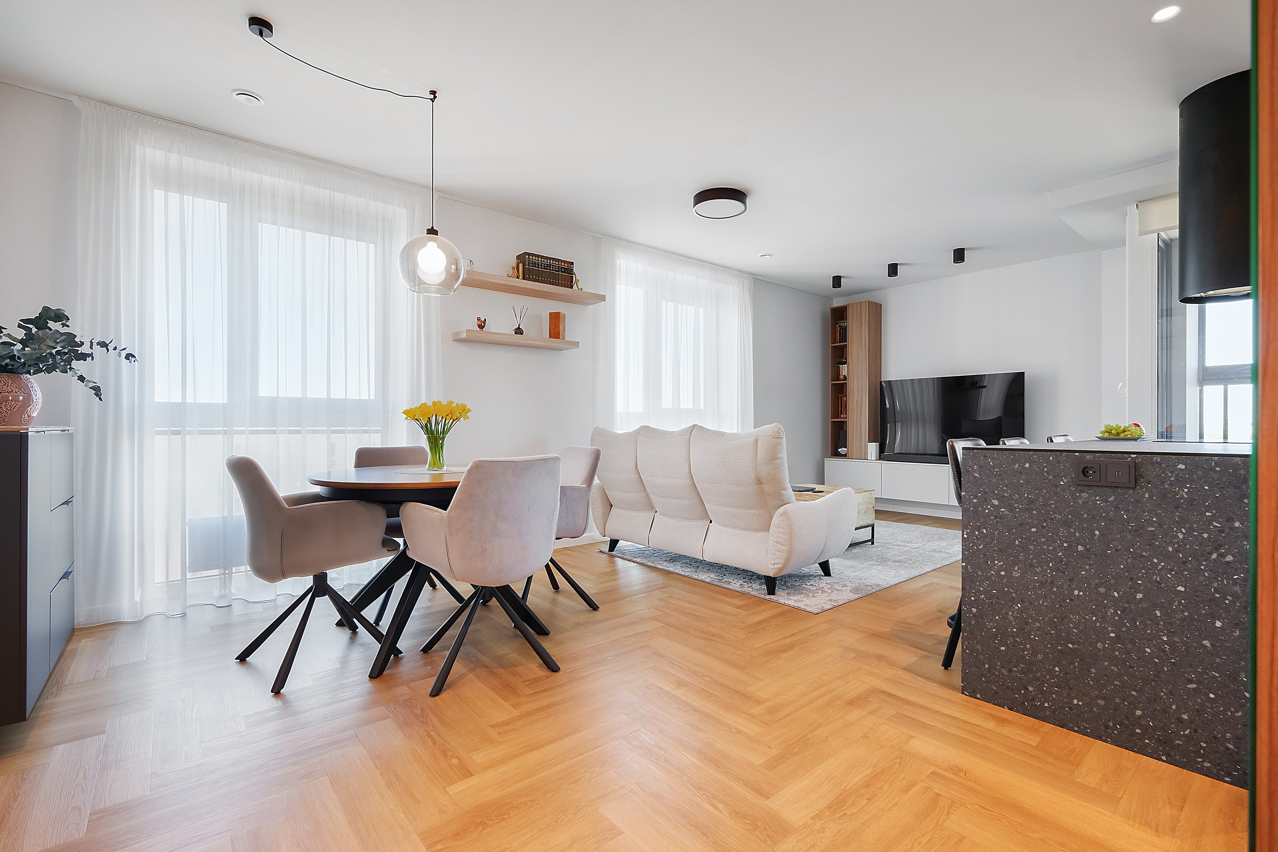 Viršuliškių g. 38B. Elina Sapiega fotografė Vilniuje