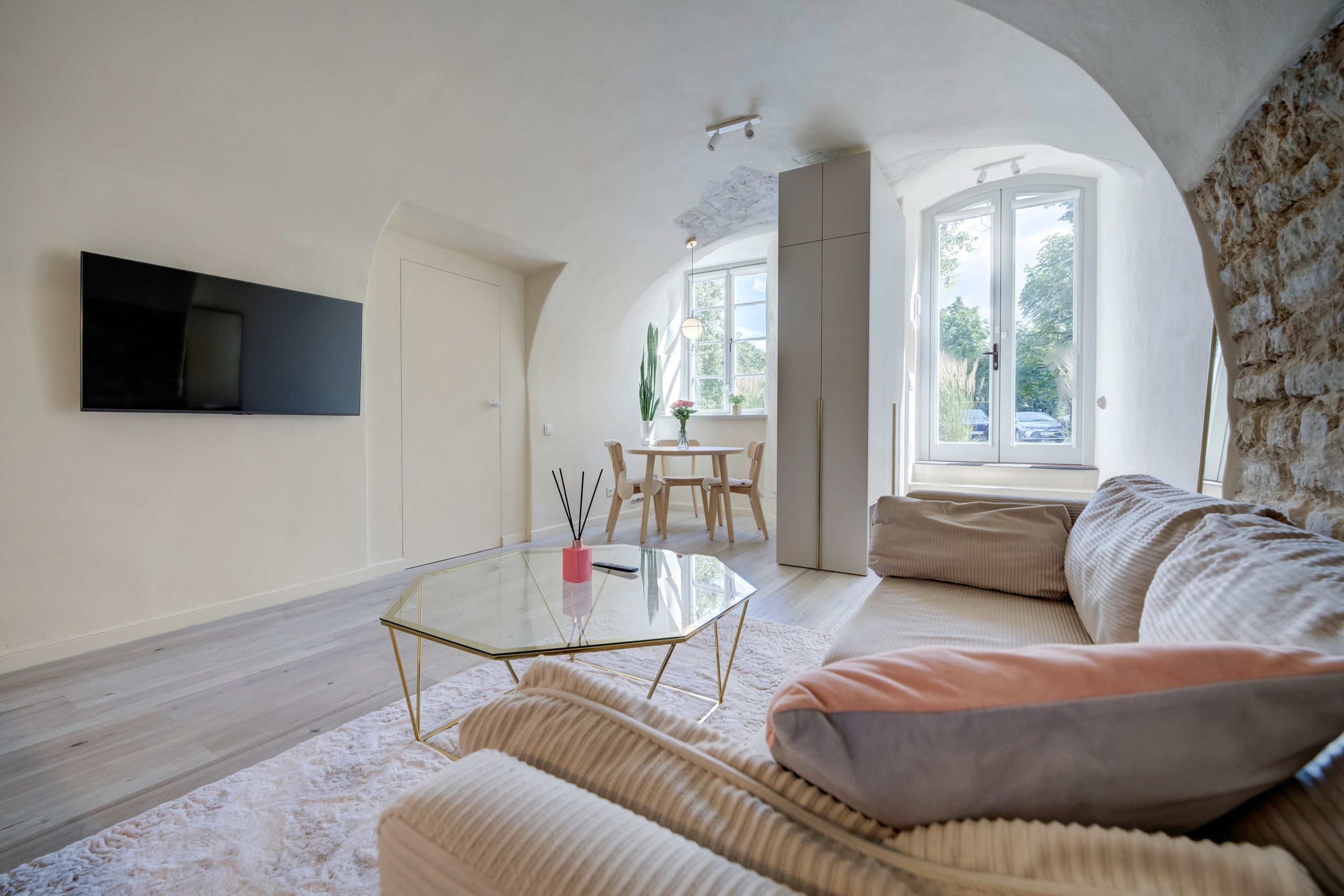 Teatro g. 7 , Vilnius. Elina Sapiega fotografė Vilniuje