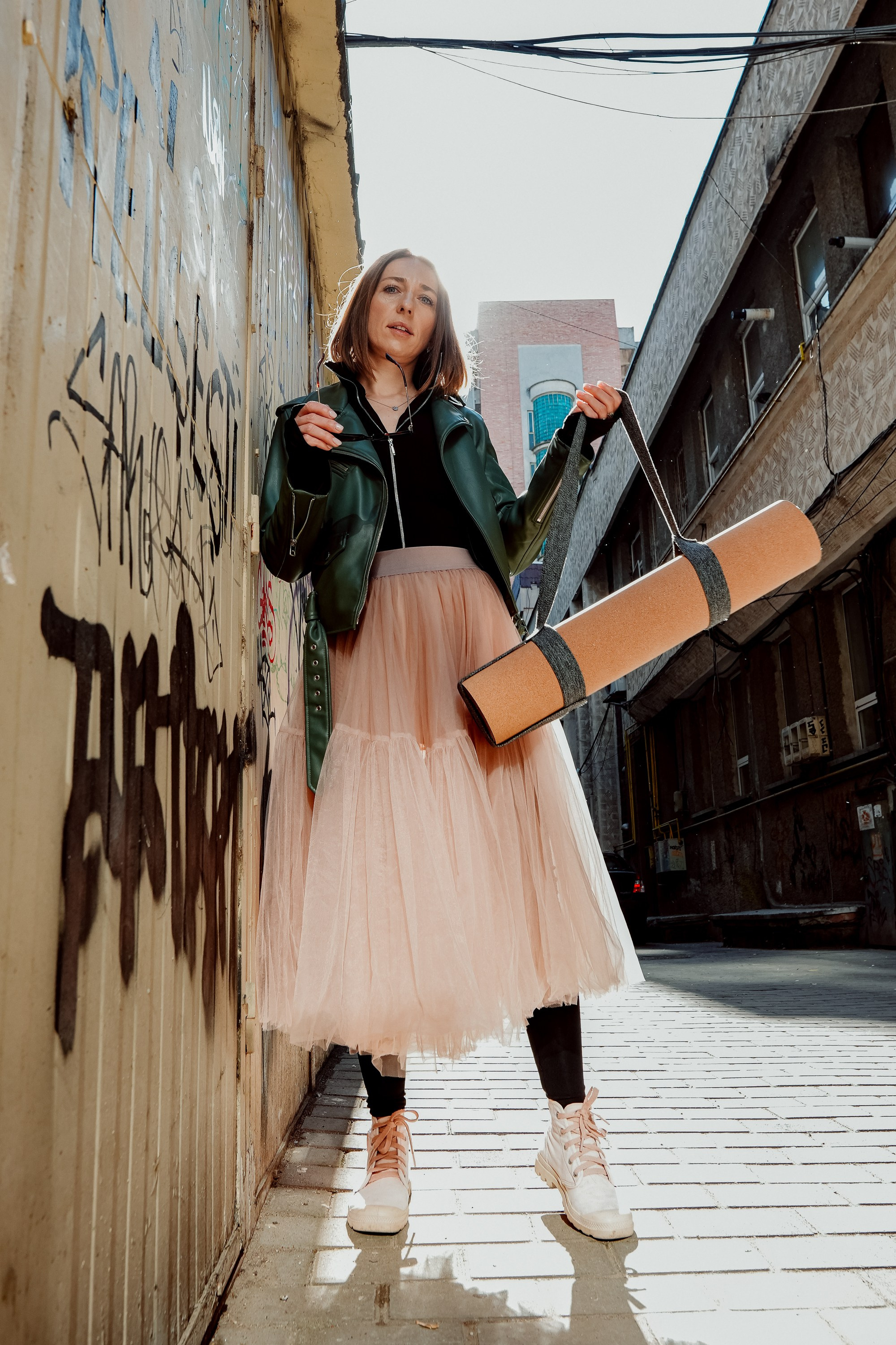 Sunt o Zeita — yoga on street. MARINABUGS