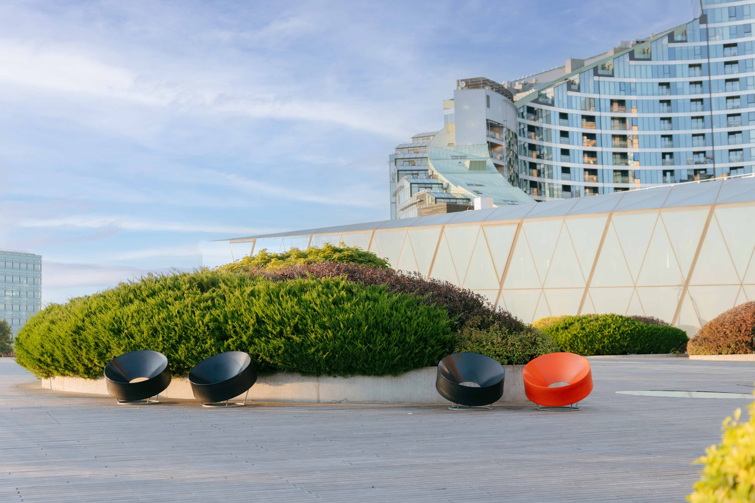 Modernios lokacijos fotosesijai Vilniuje. Framed by Evelina | Vestuvių fotografė