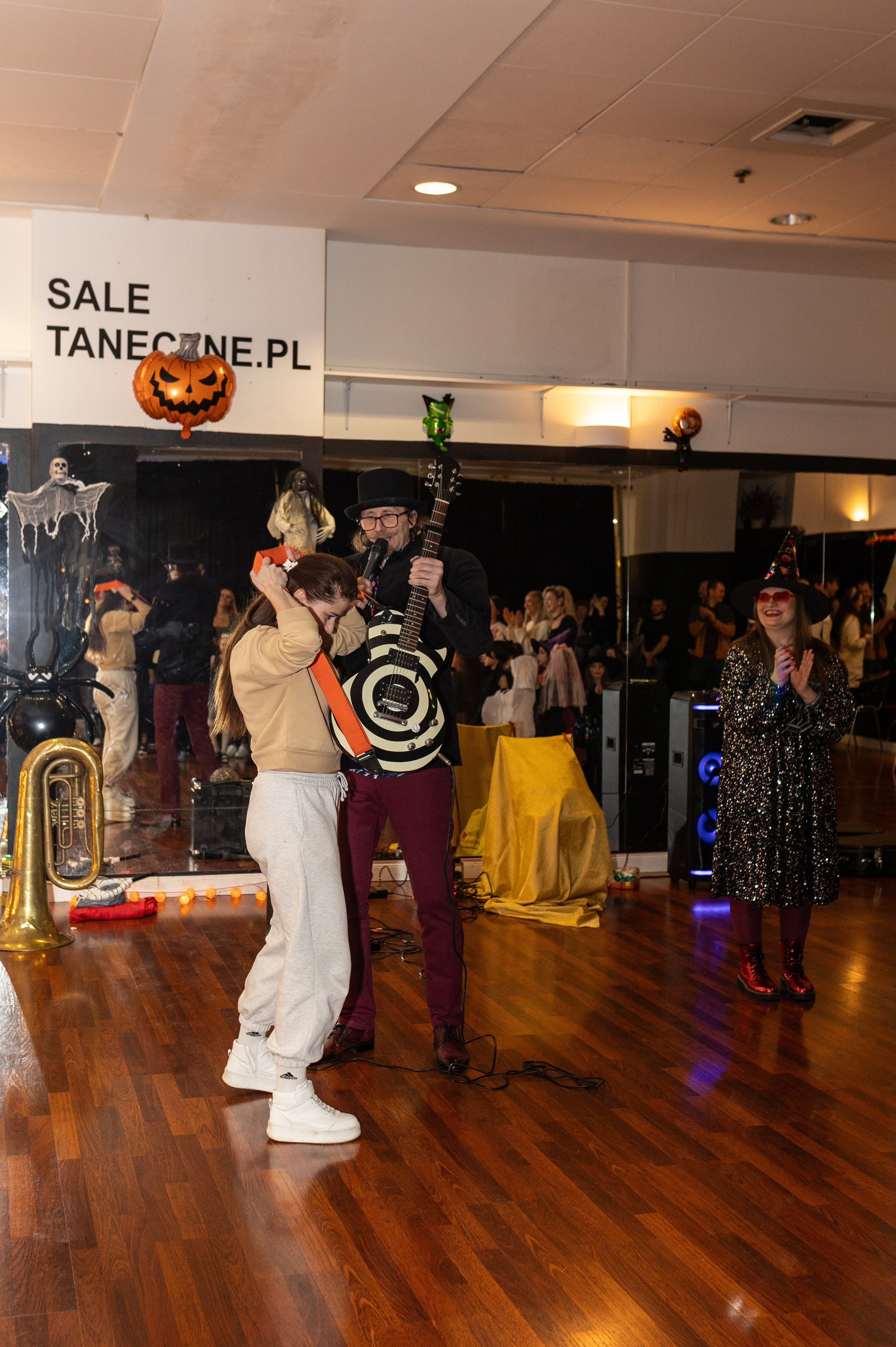 Leo dance studio Helloween 2025. Семейный и детский фотограф в Варшаве Мила Бобровская