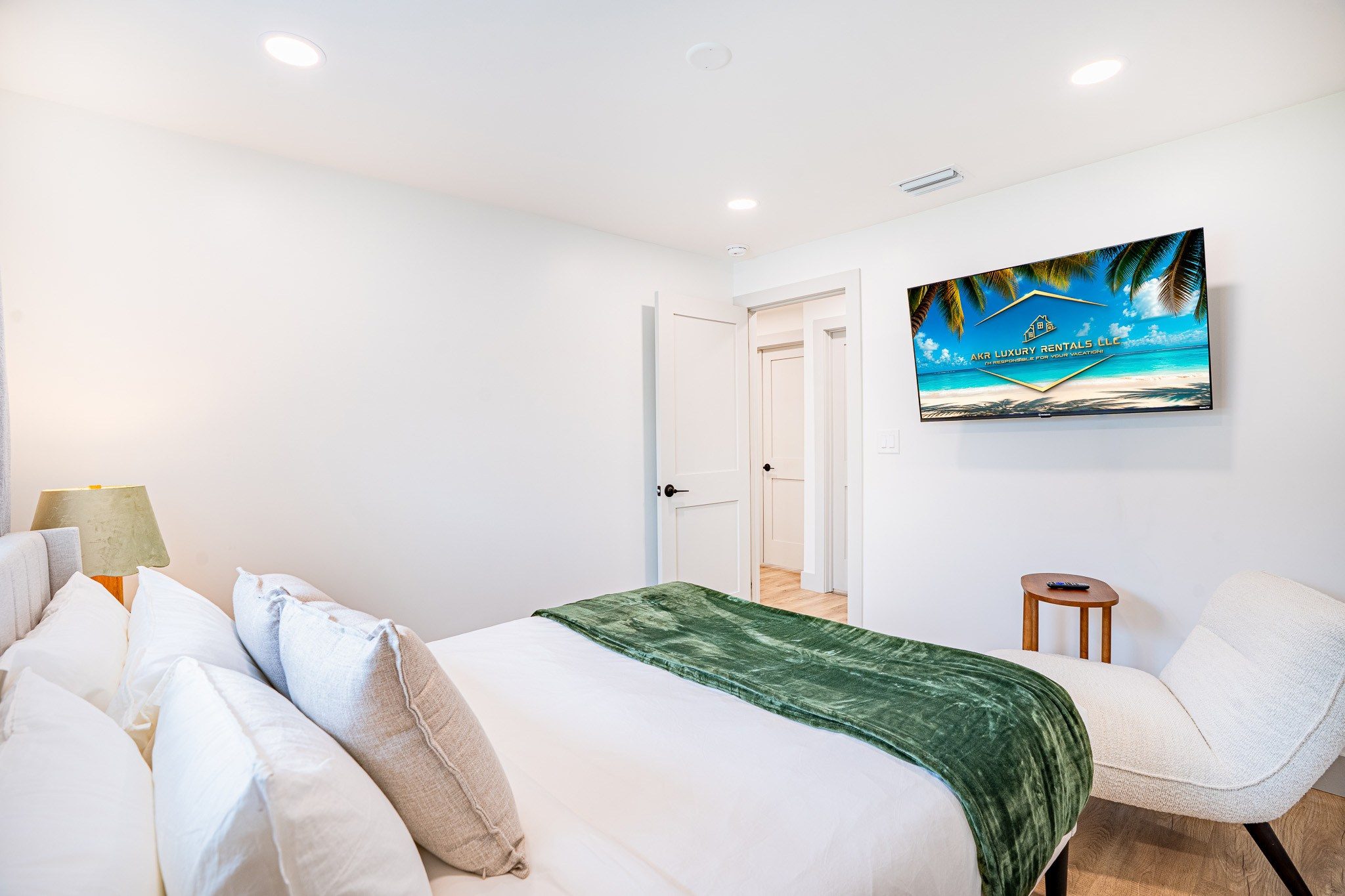 Airbnb: Real Estate 01. Welcome to my video and photo world!