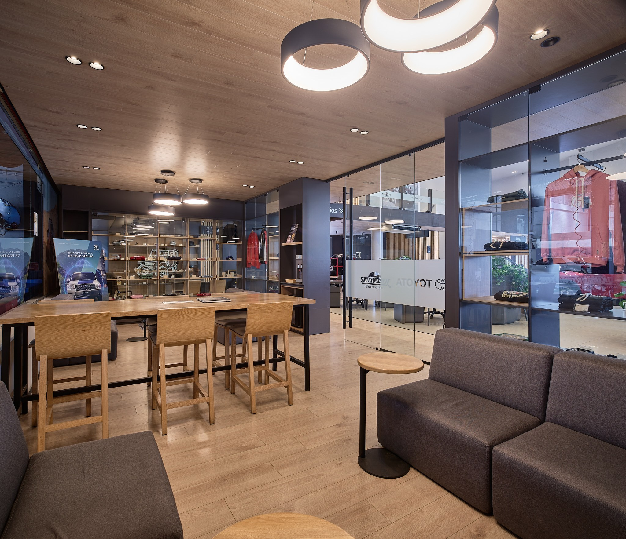 Sesión fotográfica interiorismo Concesionario Toyota Yokomotor