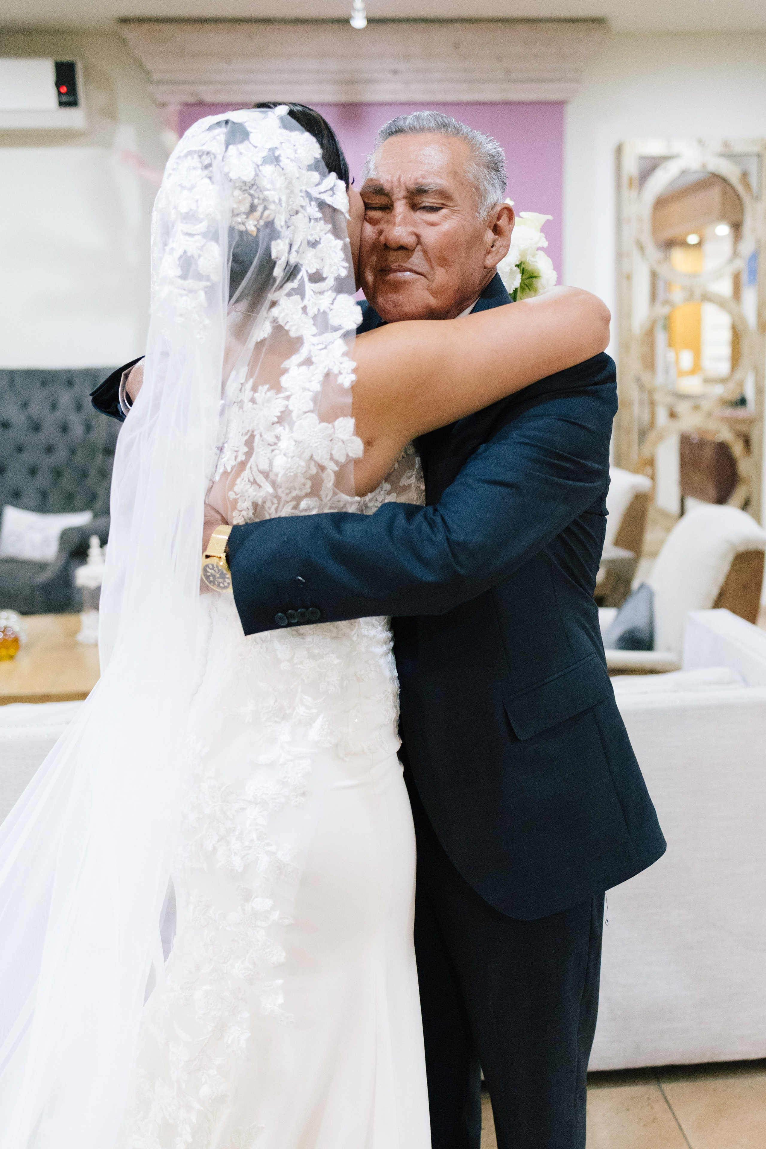 Alejandra y Salvador. Principal