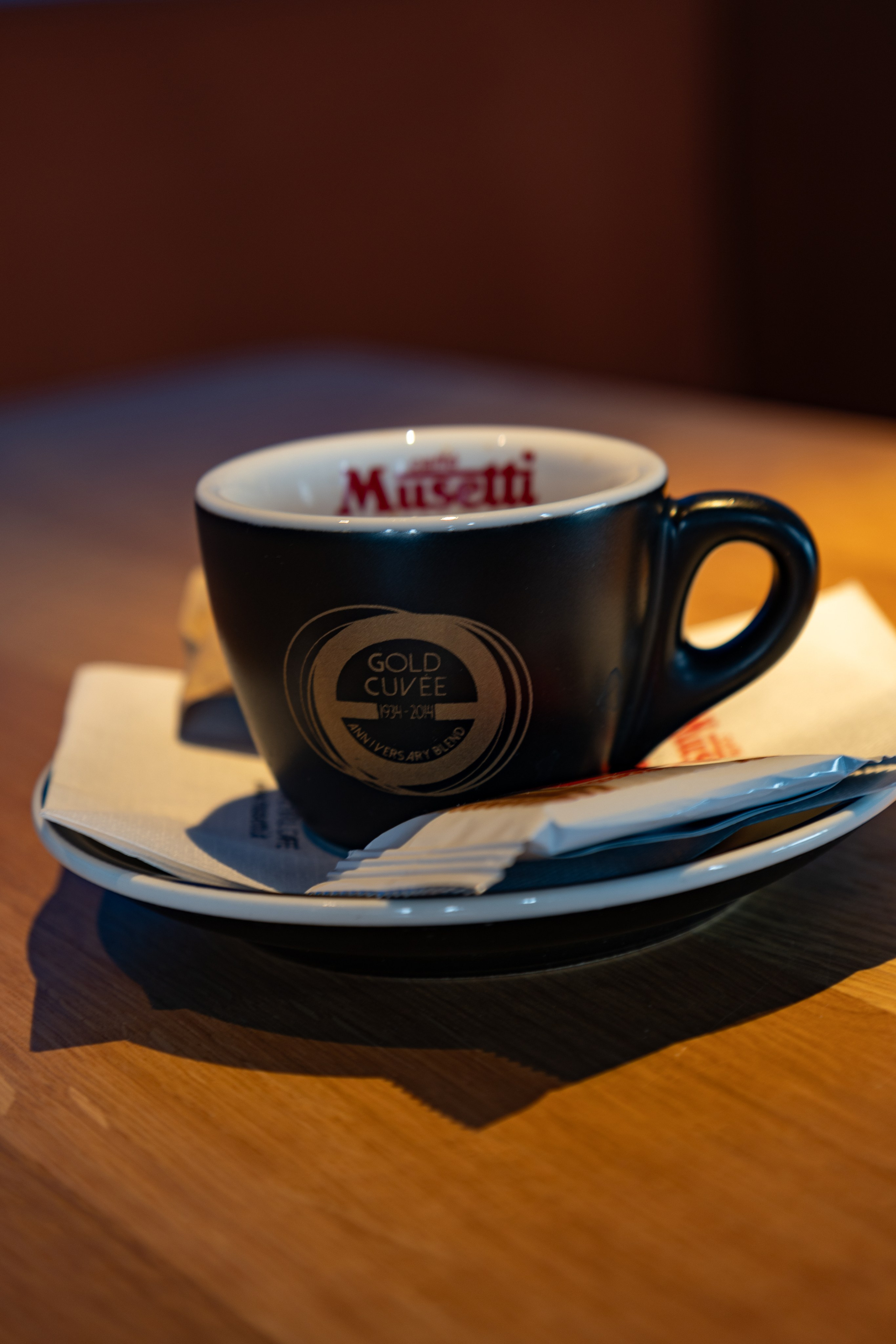 Cafenea “Monte Carlo” Buhuși. Fotograf. Lucrez cu oameni, produse și spații. Portret și fotografie creativă. Bacău, România. Lidia Savinoiu