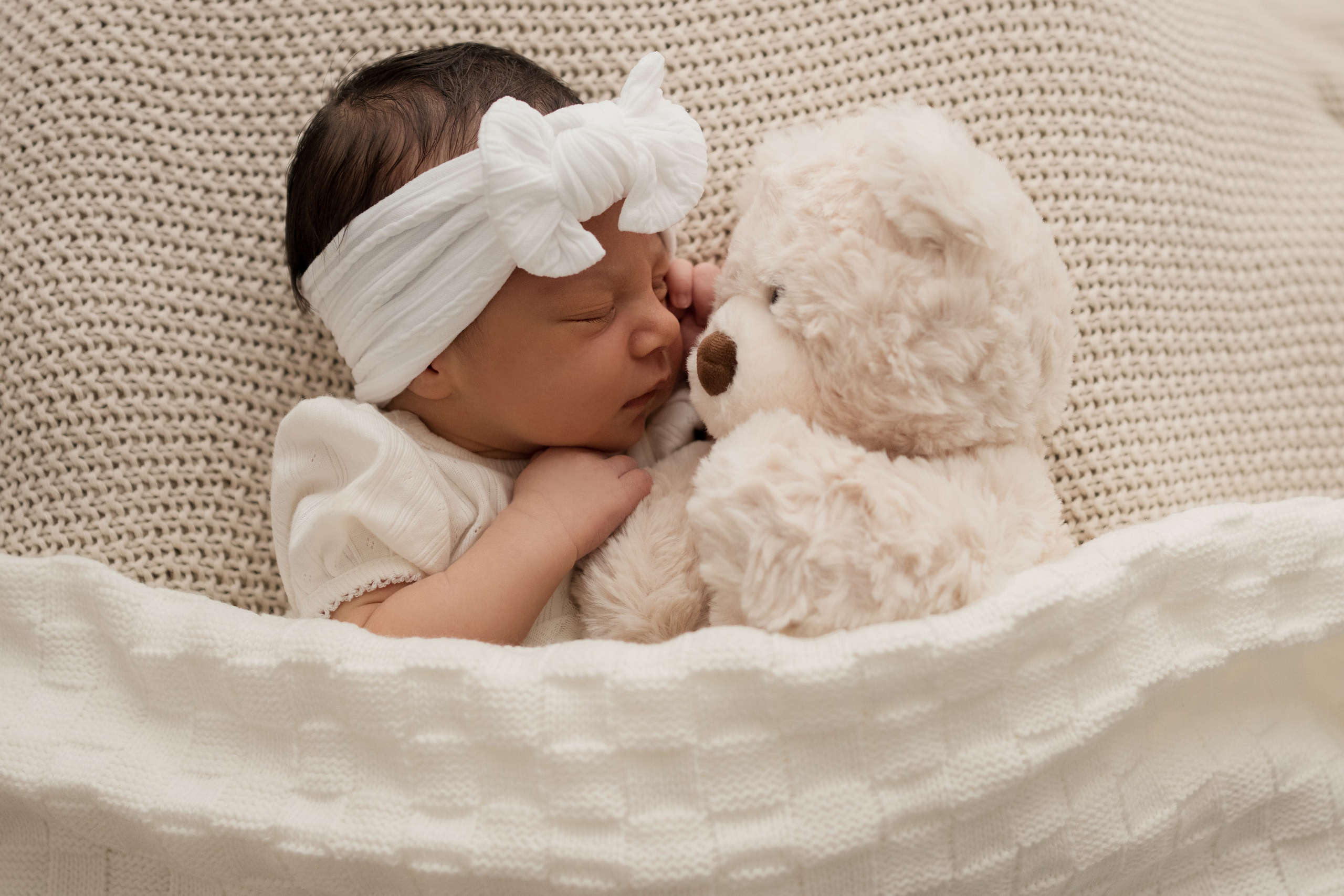 Sweet first days. Angela Iakovleva — Family Photographer in Dubai