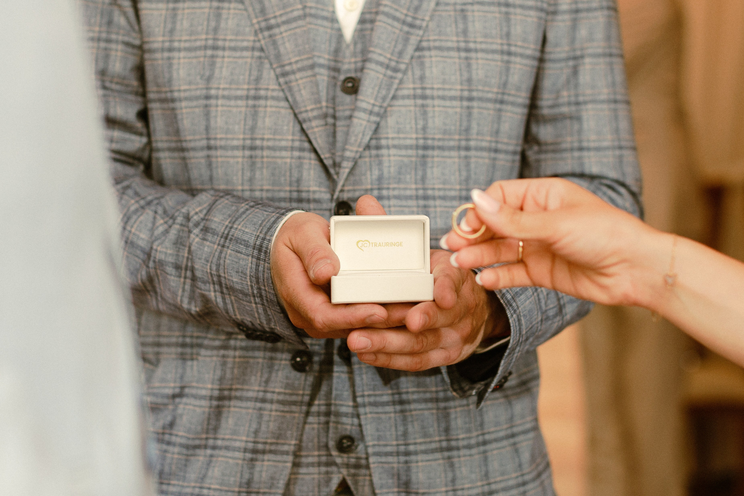 Hochzeitsfotografie in der Weißen Villa Elmshorn | Historischer Charme in Schleswig-Holstein. Hochzeitsfotograf und Hochzeitsvideograf aus Hamburg | Roka21Film