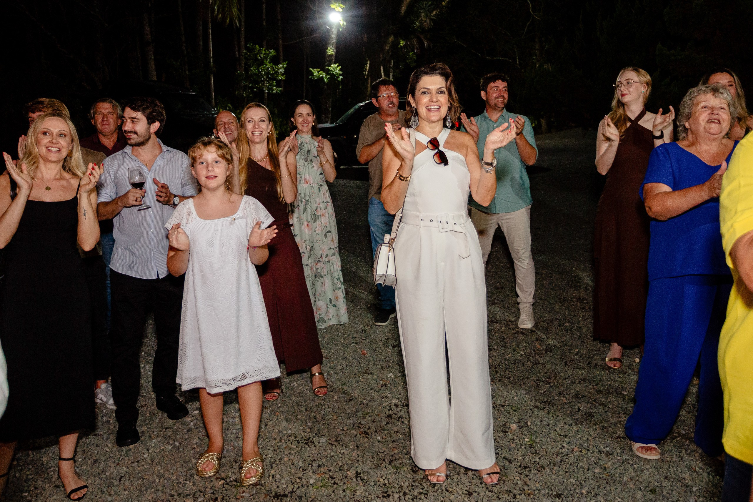 Comemoração de aniversário em uma vinícola no pôr do sol — Ivana Oleskovicz