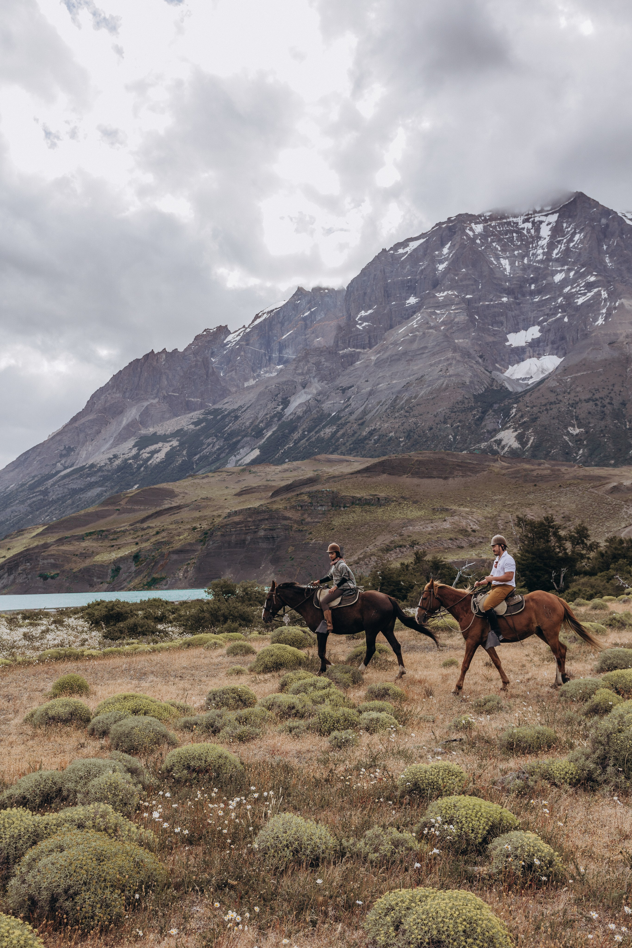 T+C. Elopement in Patagonia. Fotógrafa familiar Santiago y Chile Anna Almazova