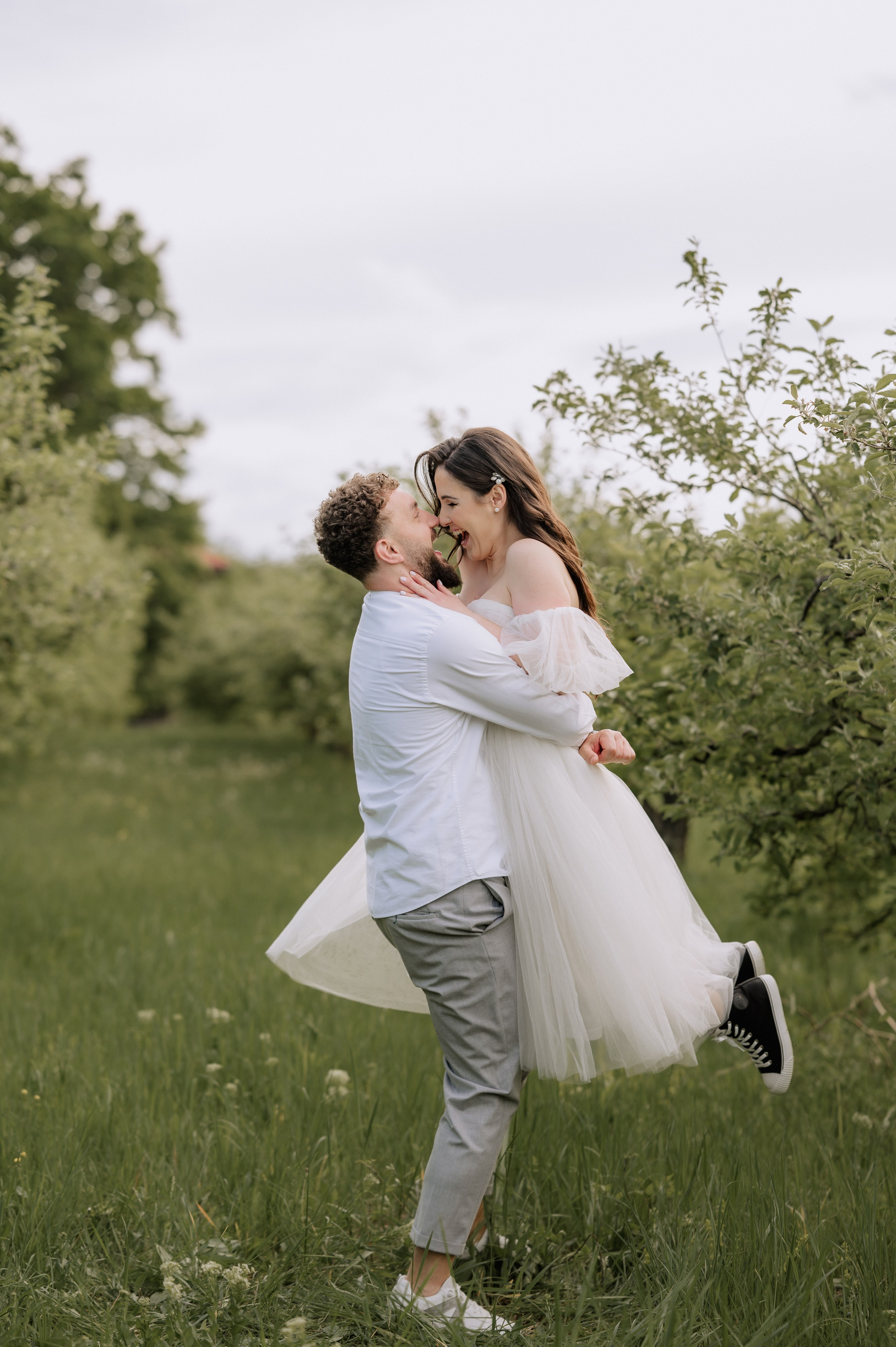 Magda + Andrei | Lovers in the garden. Proud Vision Weddings | Wedding Photography & Film — Servicii profesionale Foto Video Nunta Iasi