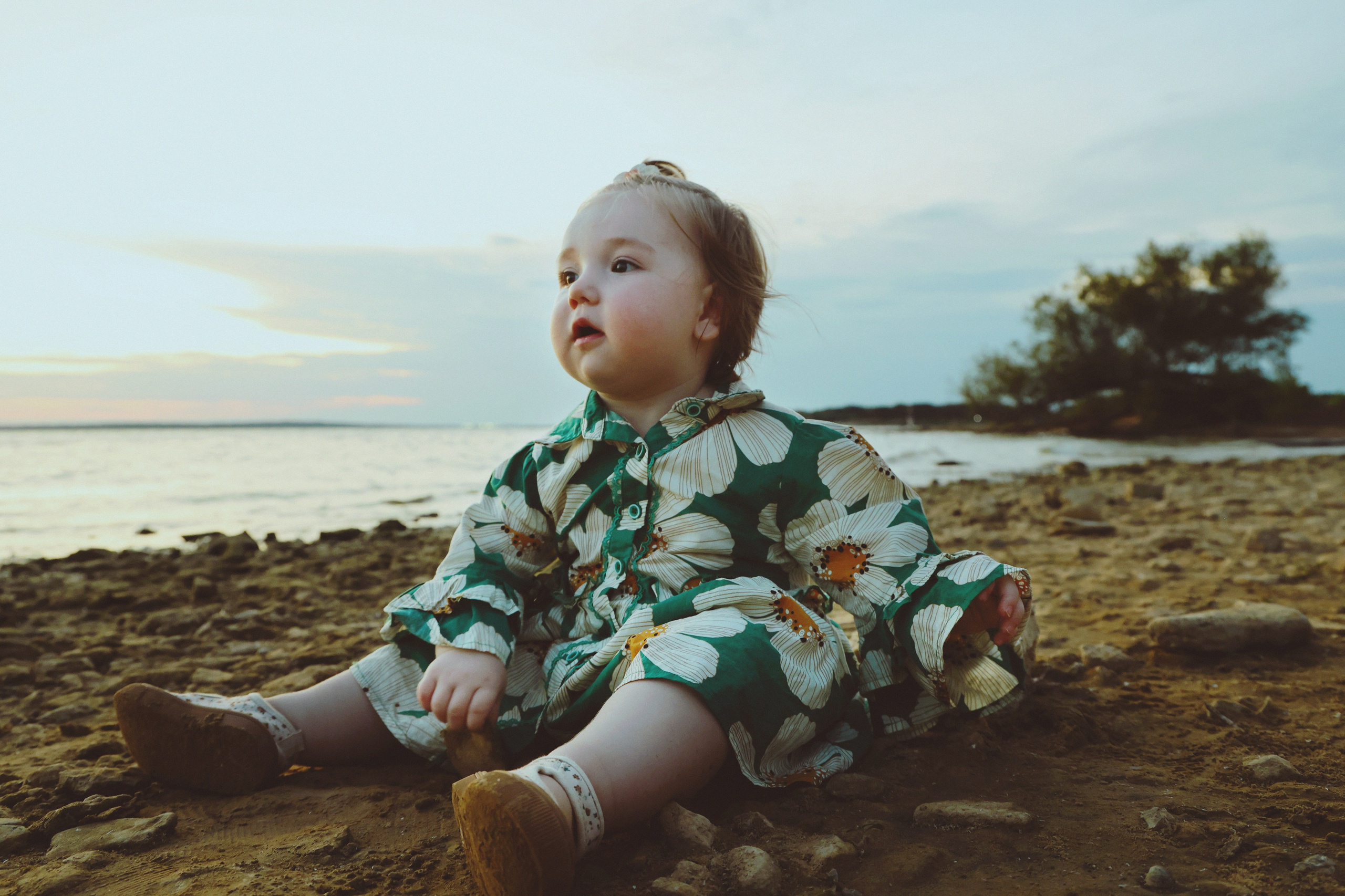 Baby Family Photoshoot – Outdoor Family Photography with Infant or Toddler. Lana Petrychenko — Portrait & Family Photographer. Valencia, Spain