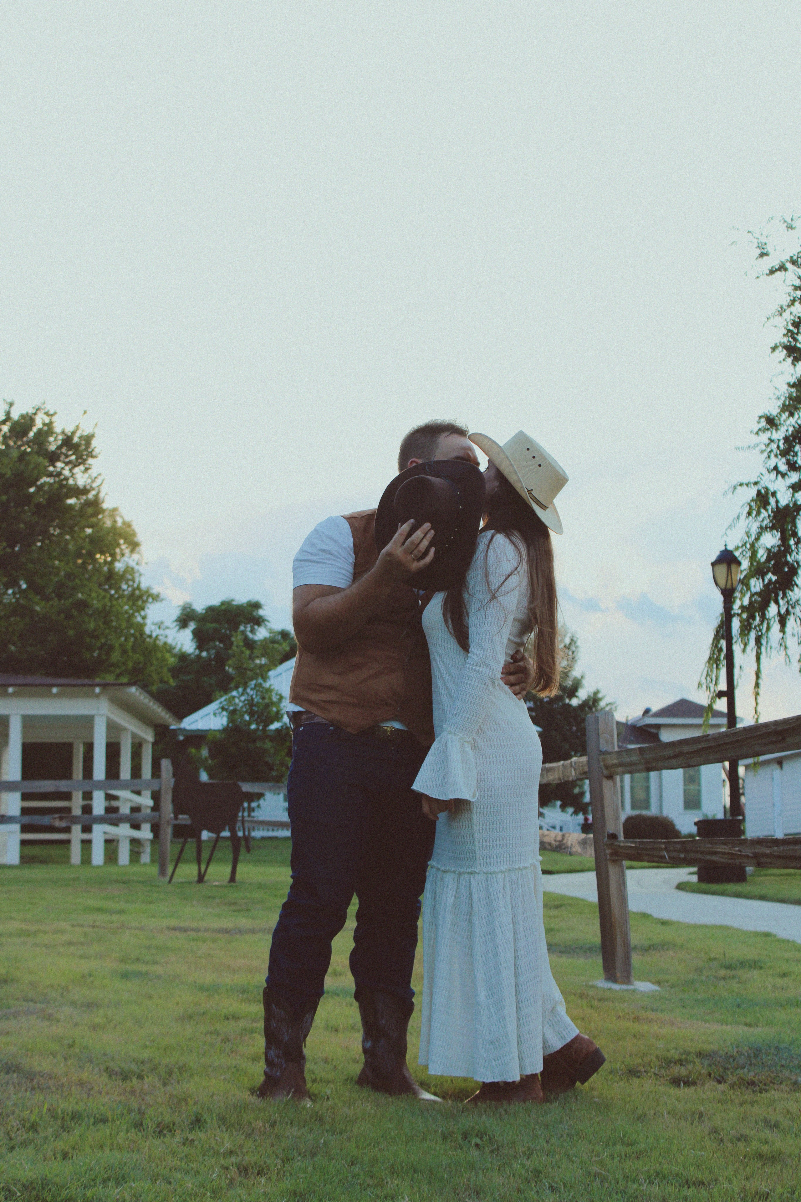 Texas Countryside Family Photoshoot in Cowboy Style. Lana Petrychenko — Portrait & Family Photographer. Valencia, Spain