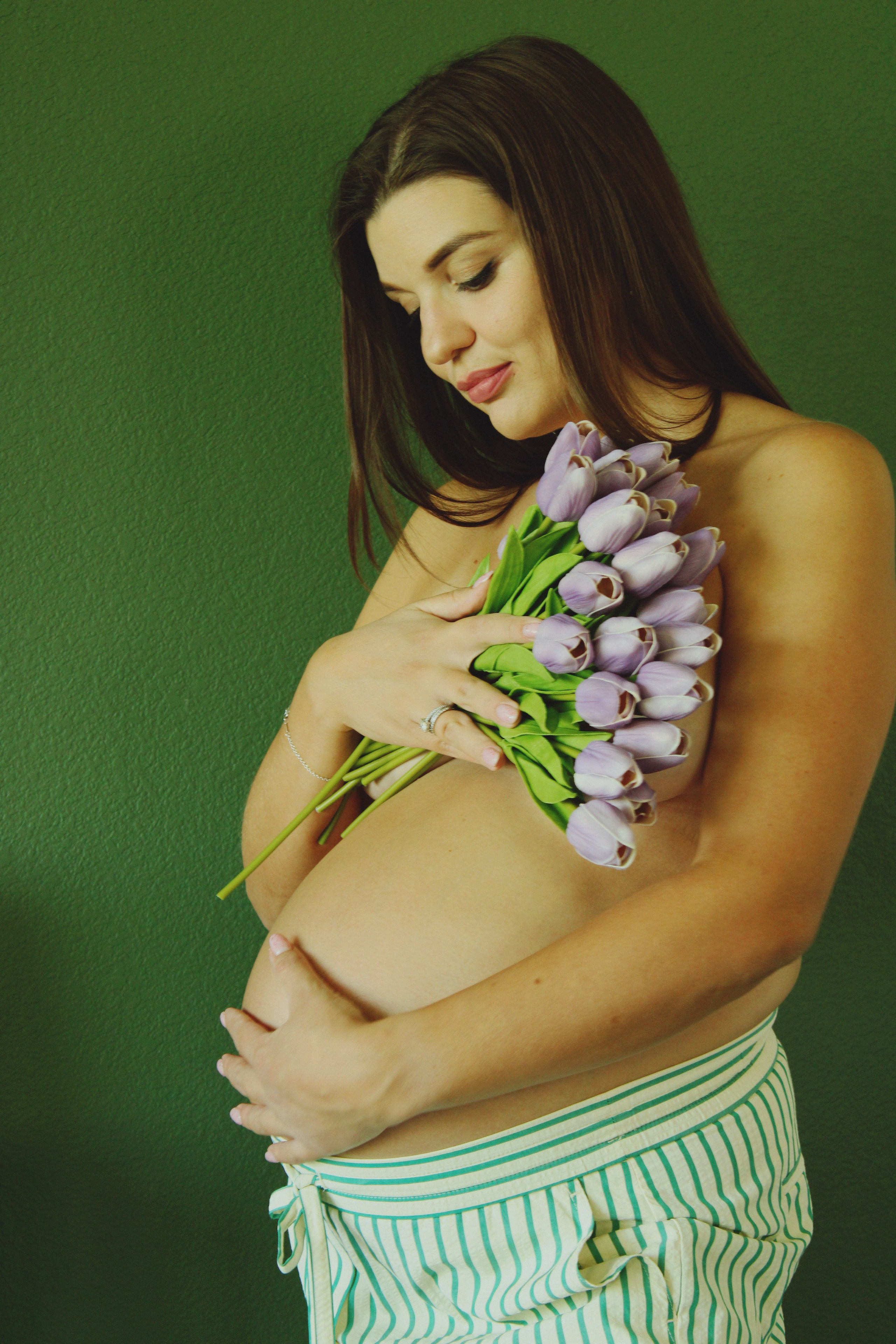 Maternity, Family & Pregnancy Photoshoot at Home. Lana Petrychenko — Portrait & Family Photographer. Valencia, Spain