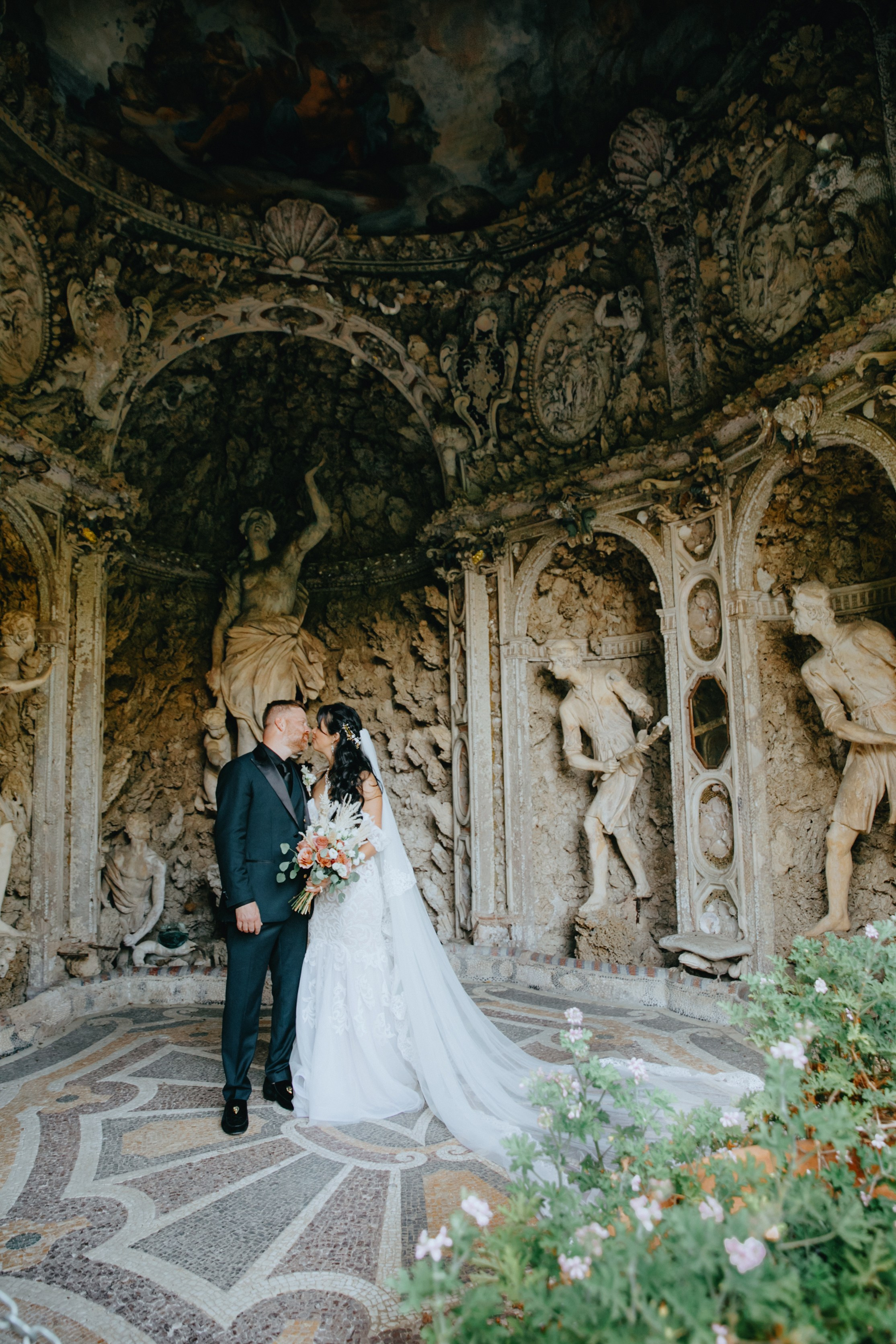 Tuscany Castello di Montegufoni wedding. Iurkovski PHOTOGRAPHY in Europe. Luxury destination weddings and events