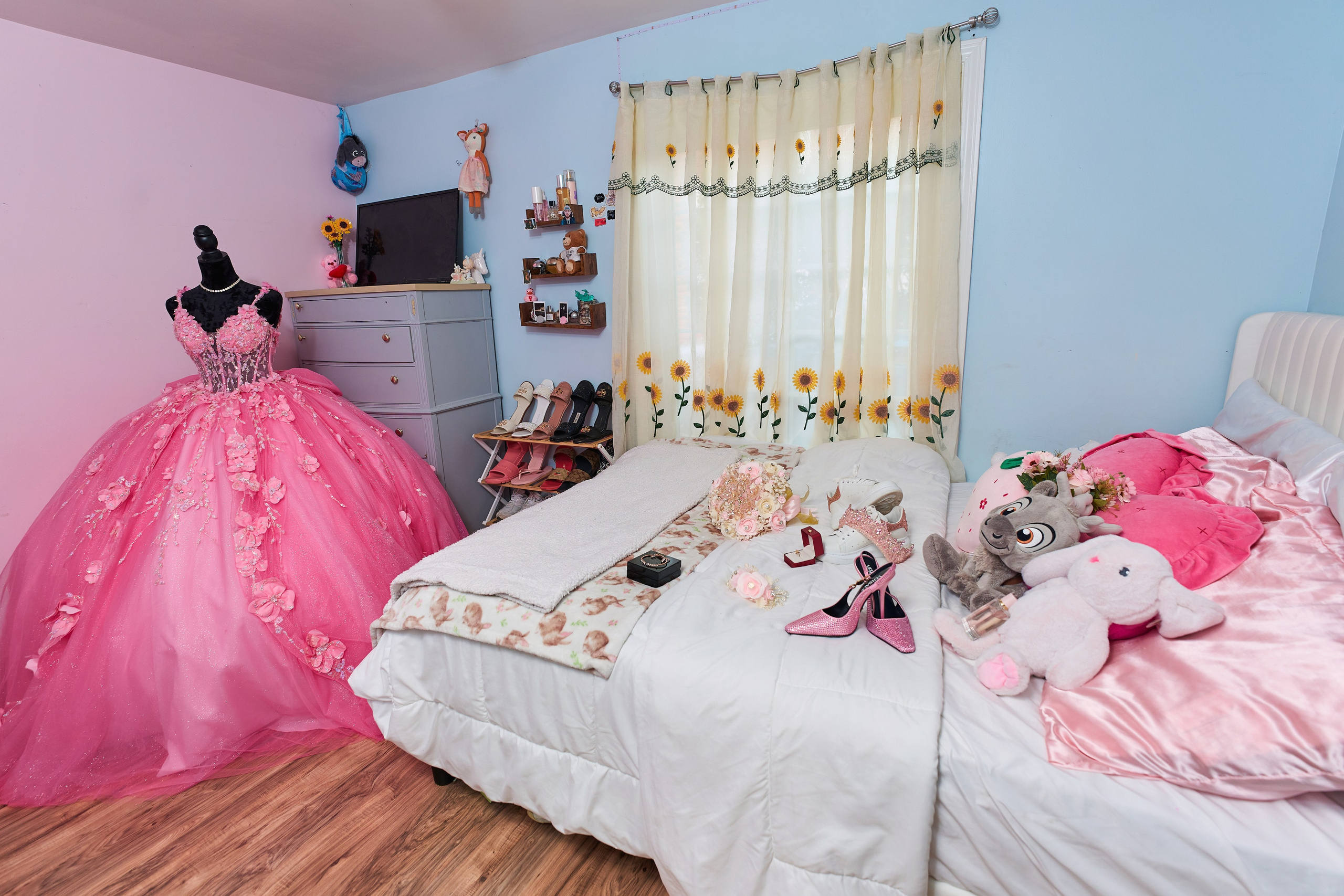 Quinceañeras. Portraits, Quinceanera & Weddings Photographer