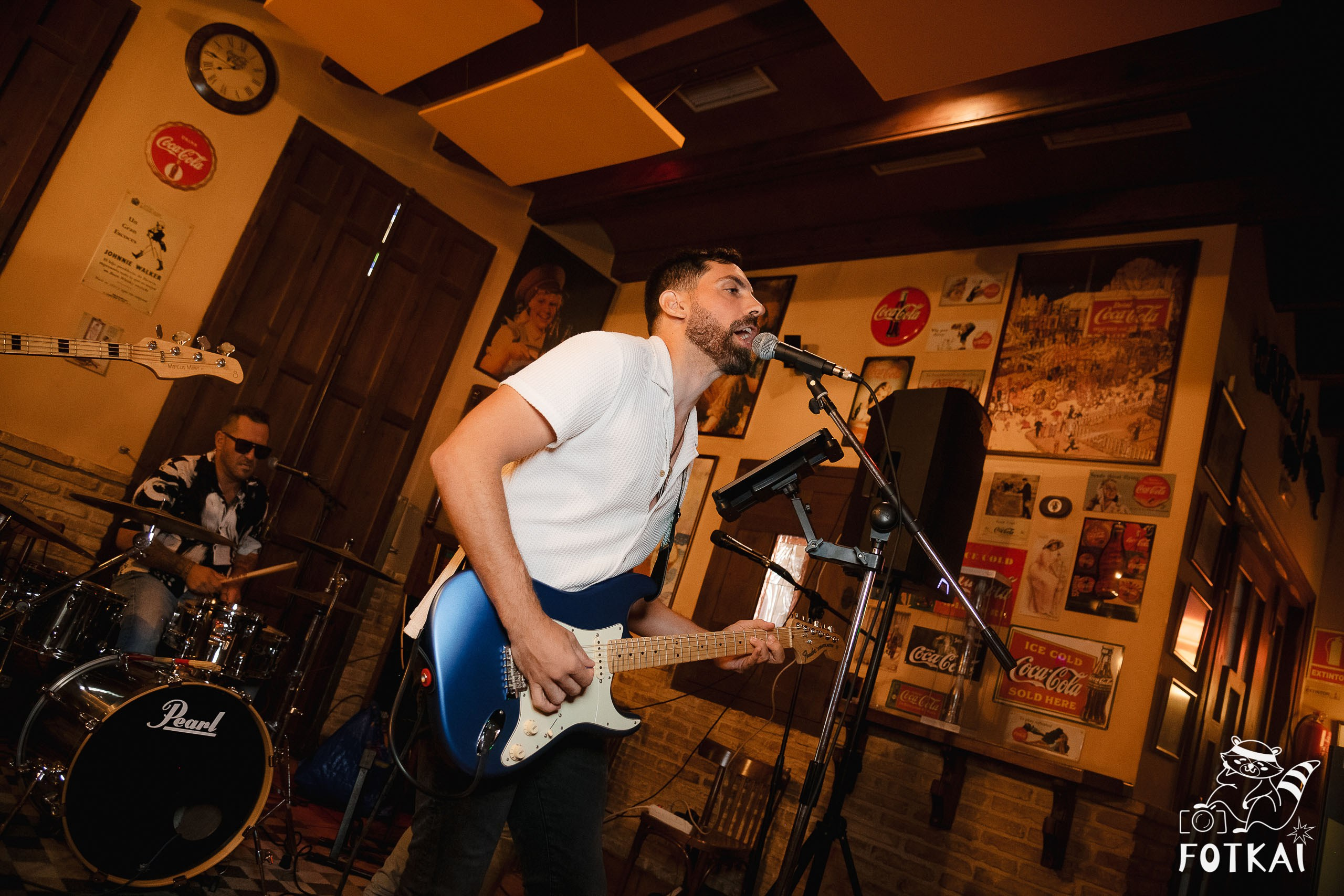 Stones of the Coast en Café Aljibe Rojales: Reportaje fotográfico 30.08.25 | FOTKAI