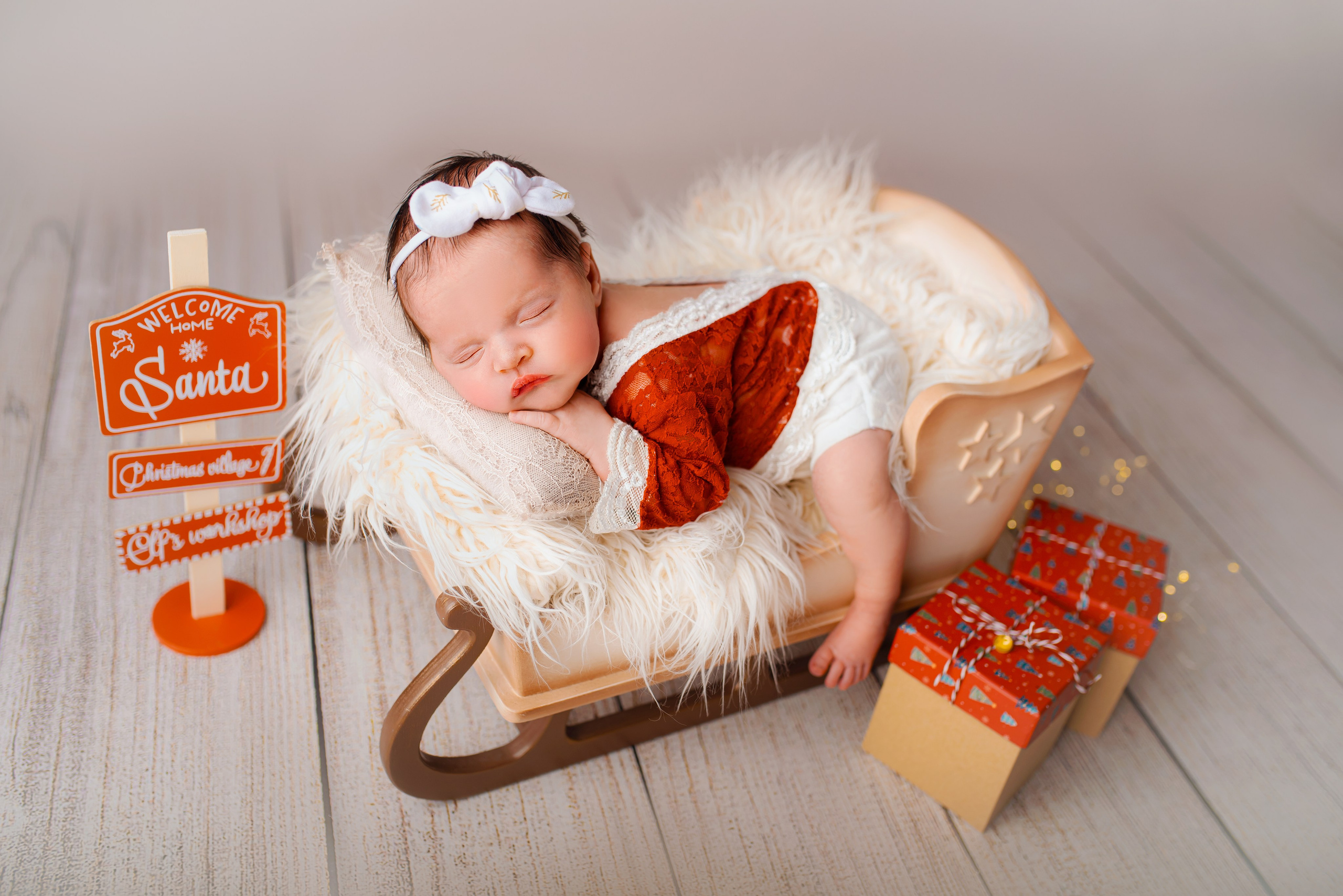 Newborn photoshoot. Newborn photographer and Photography Educator in Prague Yana Stelmakh