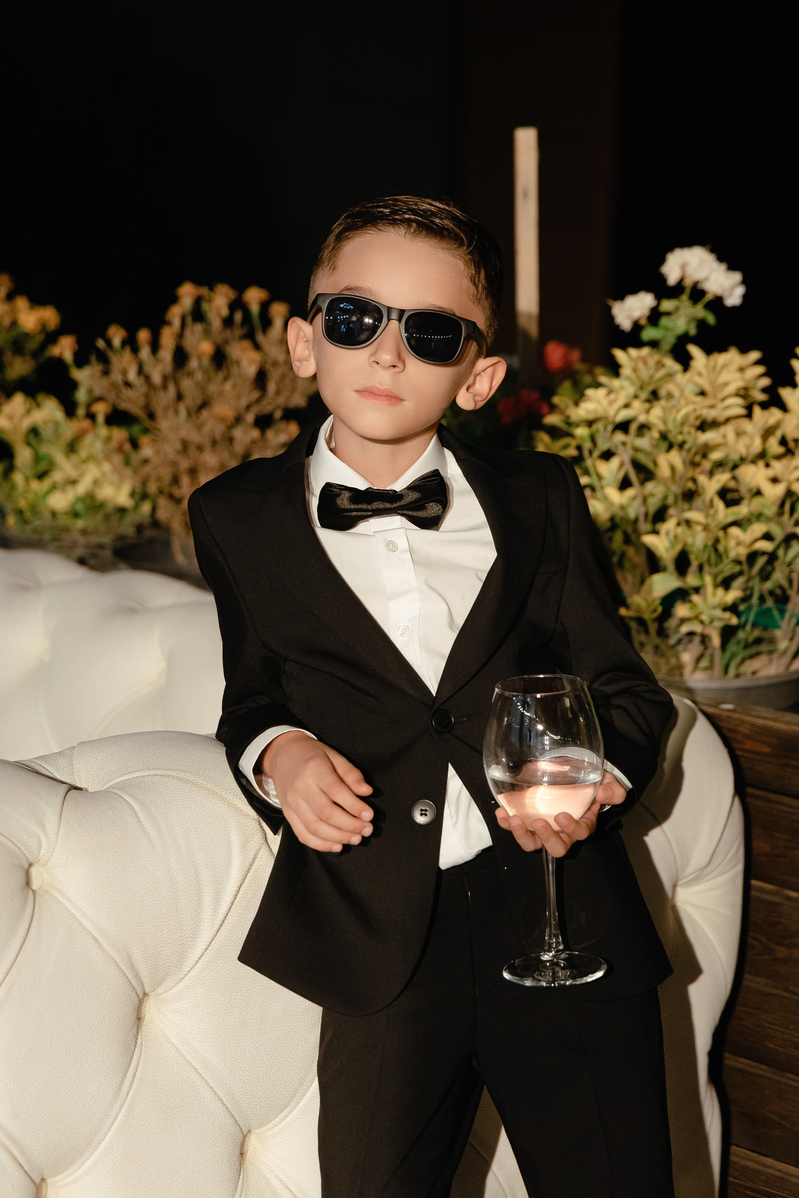 Thomas & Suyumbika. Главная