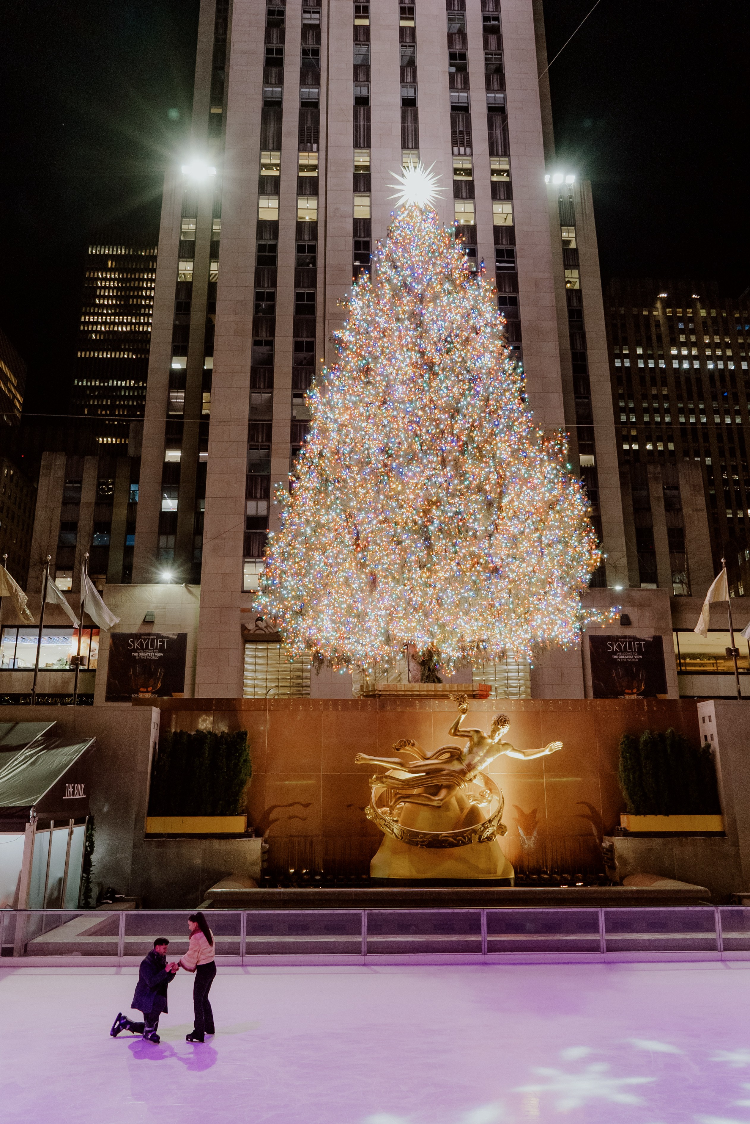 NYC Proposal Photographer & Videographer | Rockefeller Center Ice Rink Proposals. Videographer and photographer in New York // MAKAROV.VIDEO