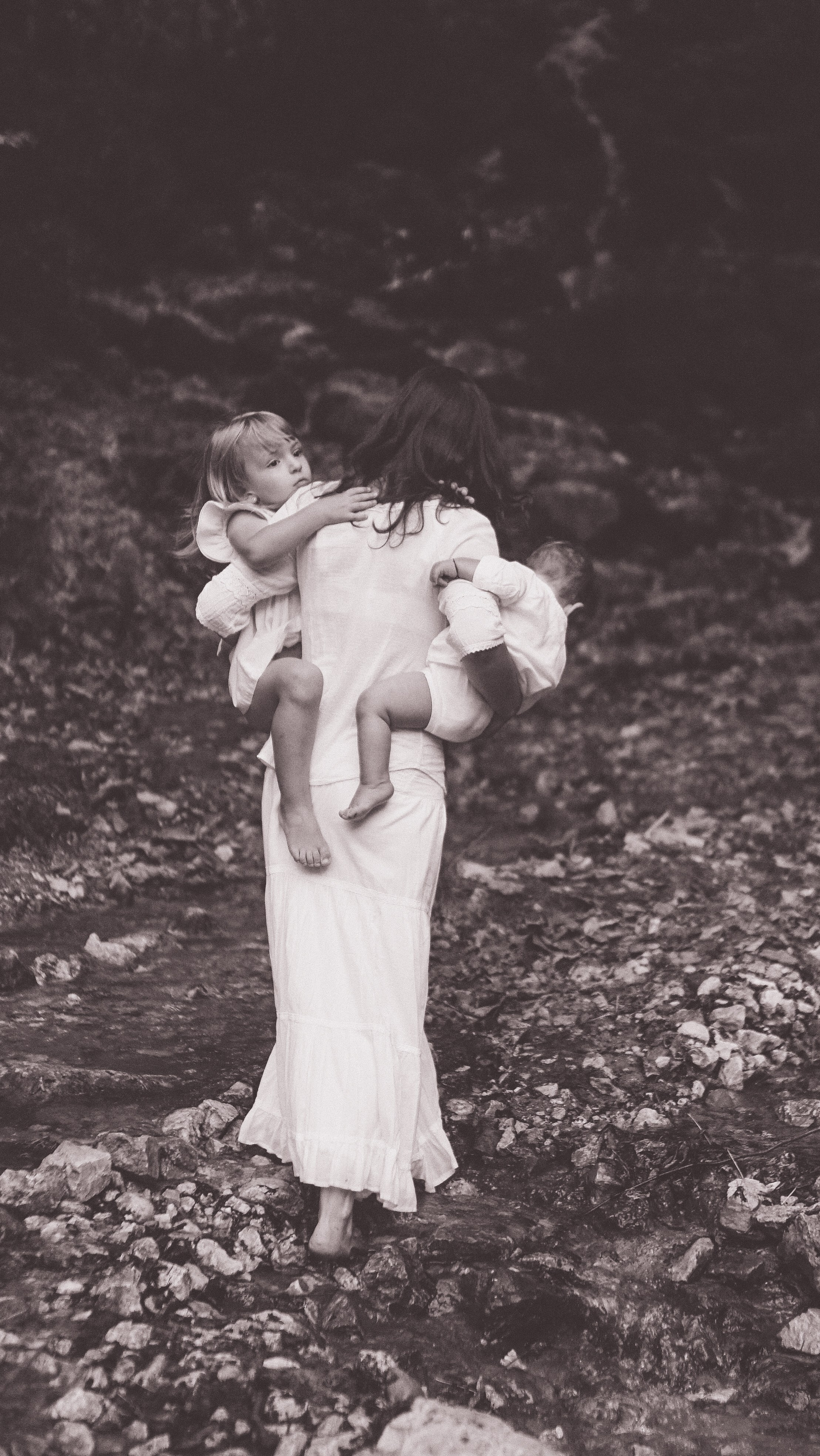 Mother Earth: Proiect de Fotografie Maternitate | Mădălina Beda. Madalina Beda- Artist vizual, fotograf, doula la nastere, consultant babywearing Brasov si in toata tara