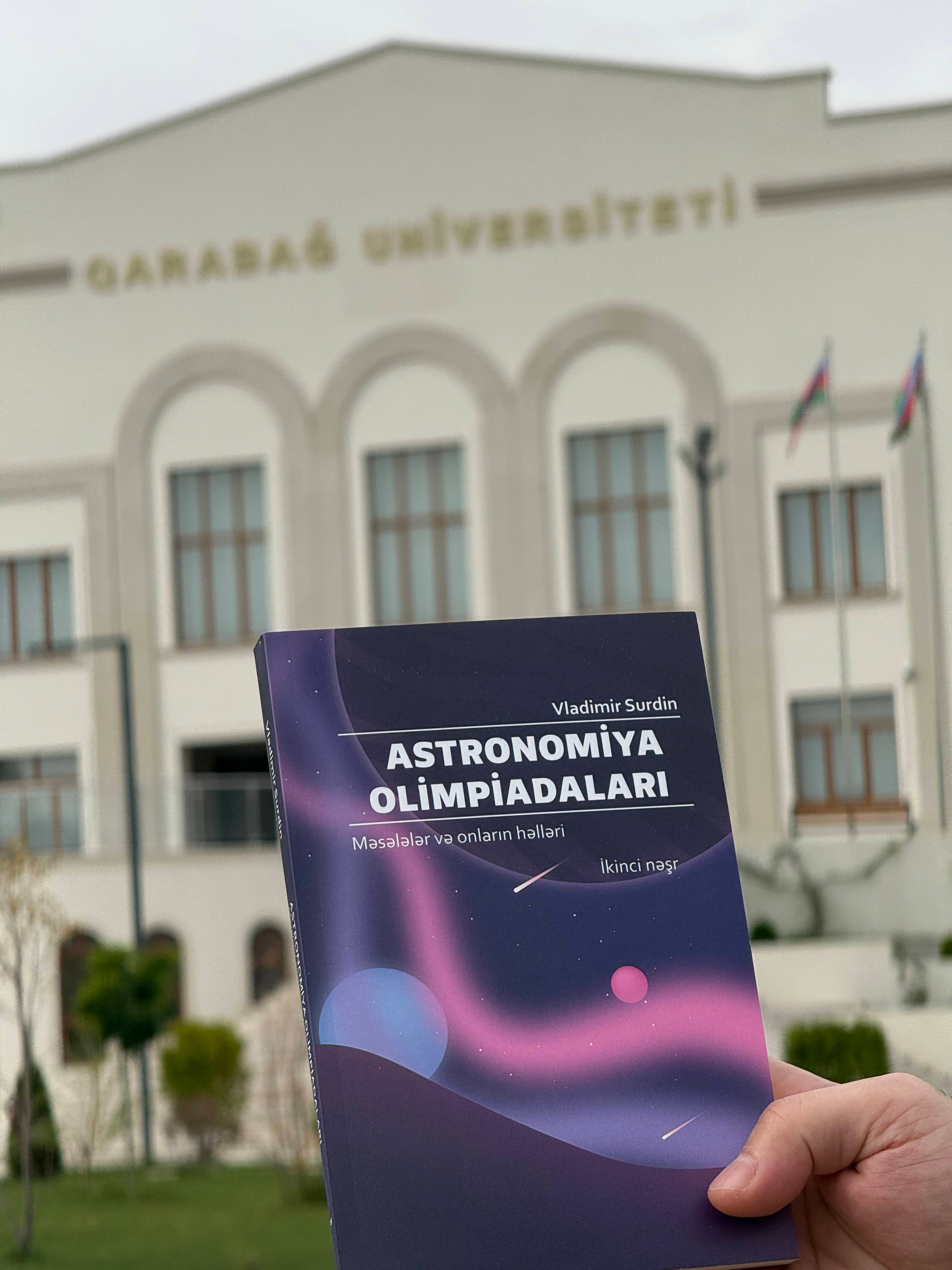 Qarabağ Universitetinin kitabxanasına müasir astronomiya nəşrləri hədiyyə edilib. Həvəskar Astronomlar Cəmiyyəti — Astronomy.az