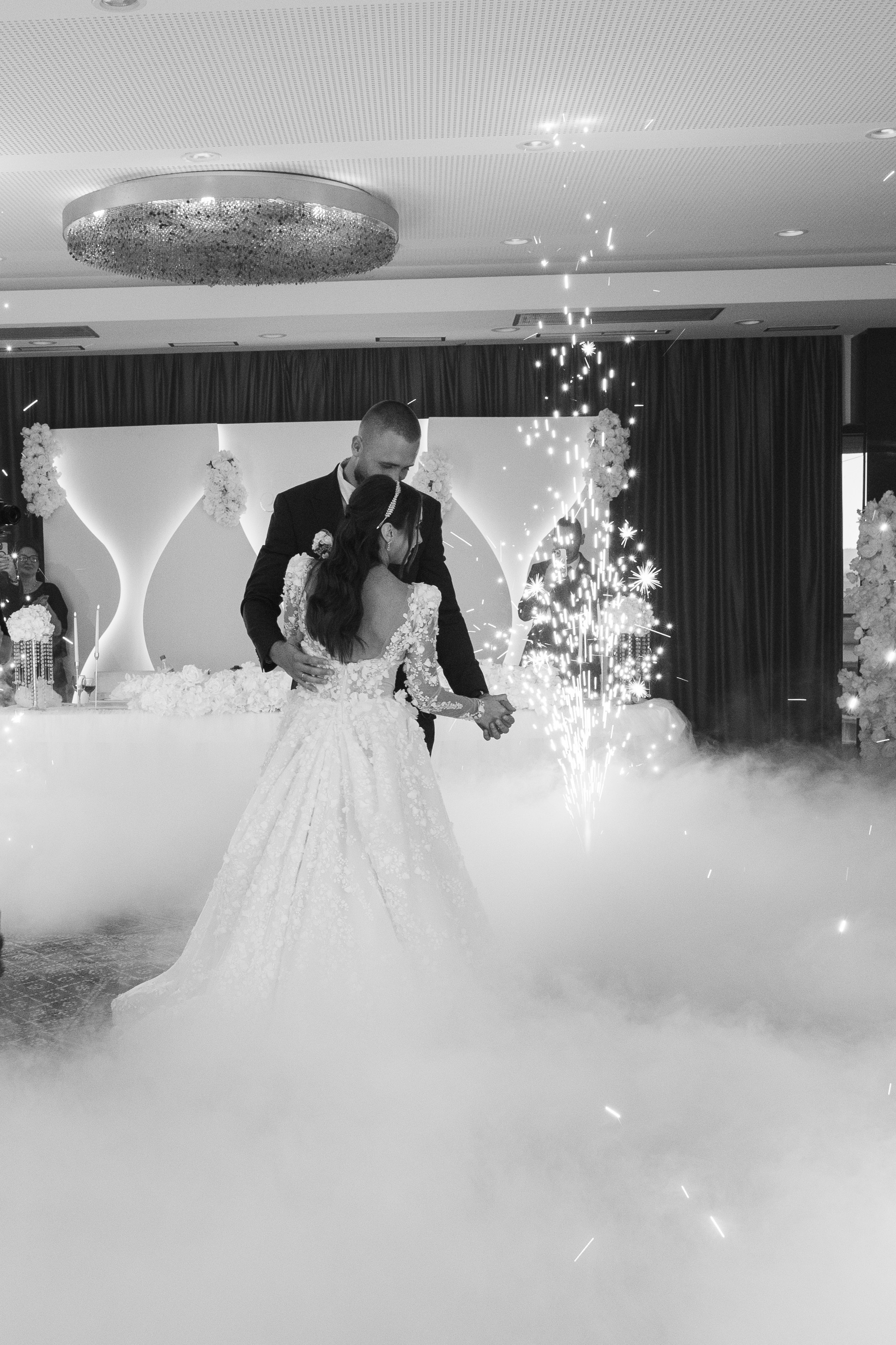 Almedina & Alen. Wedding photographer based in Europe