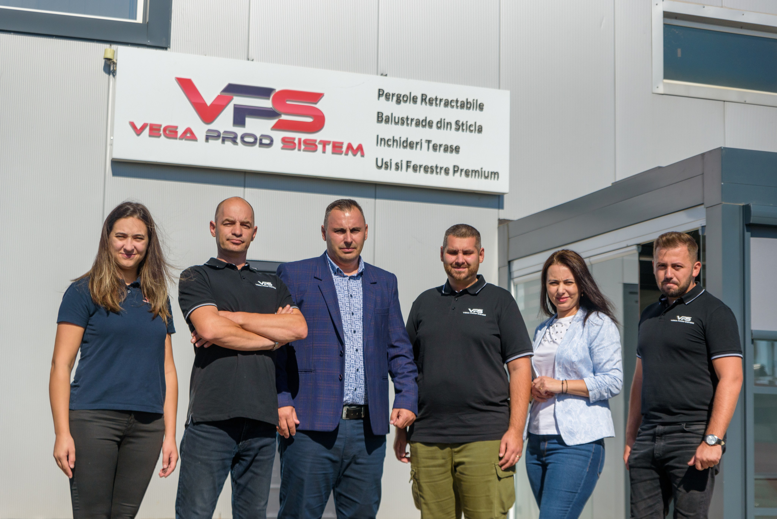 Fotograf corporate, sedinta foto business, pret fotograf corporate, Servicii Profesionale pentru Evenimente de Business, Portrete business, fotografii pentru evenimente organizate de companii, fotografie de produs, Poze business bucuresti, Fotografii profesionale bucuresti, Fotografii portret profesionale, fotograf corporate Bucuresti, Fotografie E-commerce, pret fotograf corporate, fotografie corporate pentru profil web sau reviste, produse comerciale, fotograf hala de productie, evenimentele companiei, fotografii de portret angajati, fotografii echipa, fotografii site, fotografie comerciala.