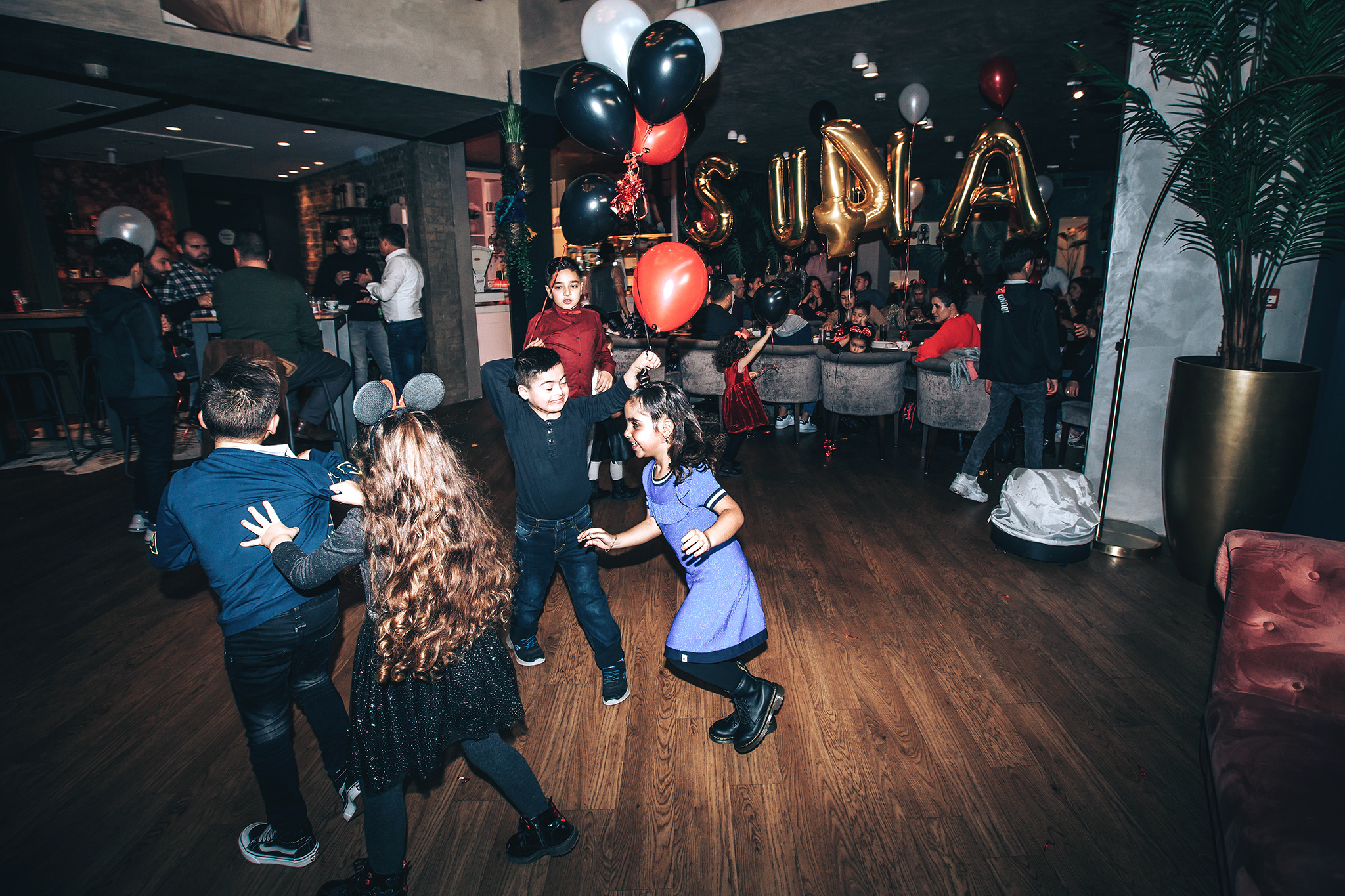 Birthday of Suna ;). Amina Gunenc - bruiloft- en familie fotograaf in Nederland