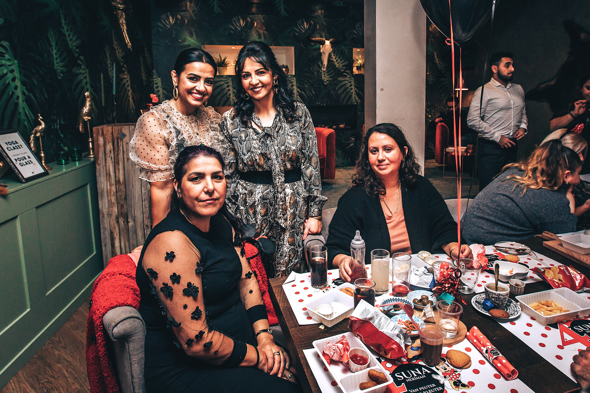 Birthday of Suna ;). Amina Gunenc - bruiloft- en familie fotograaf in Nederland