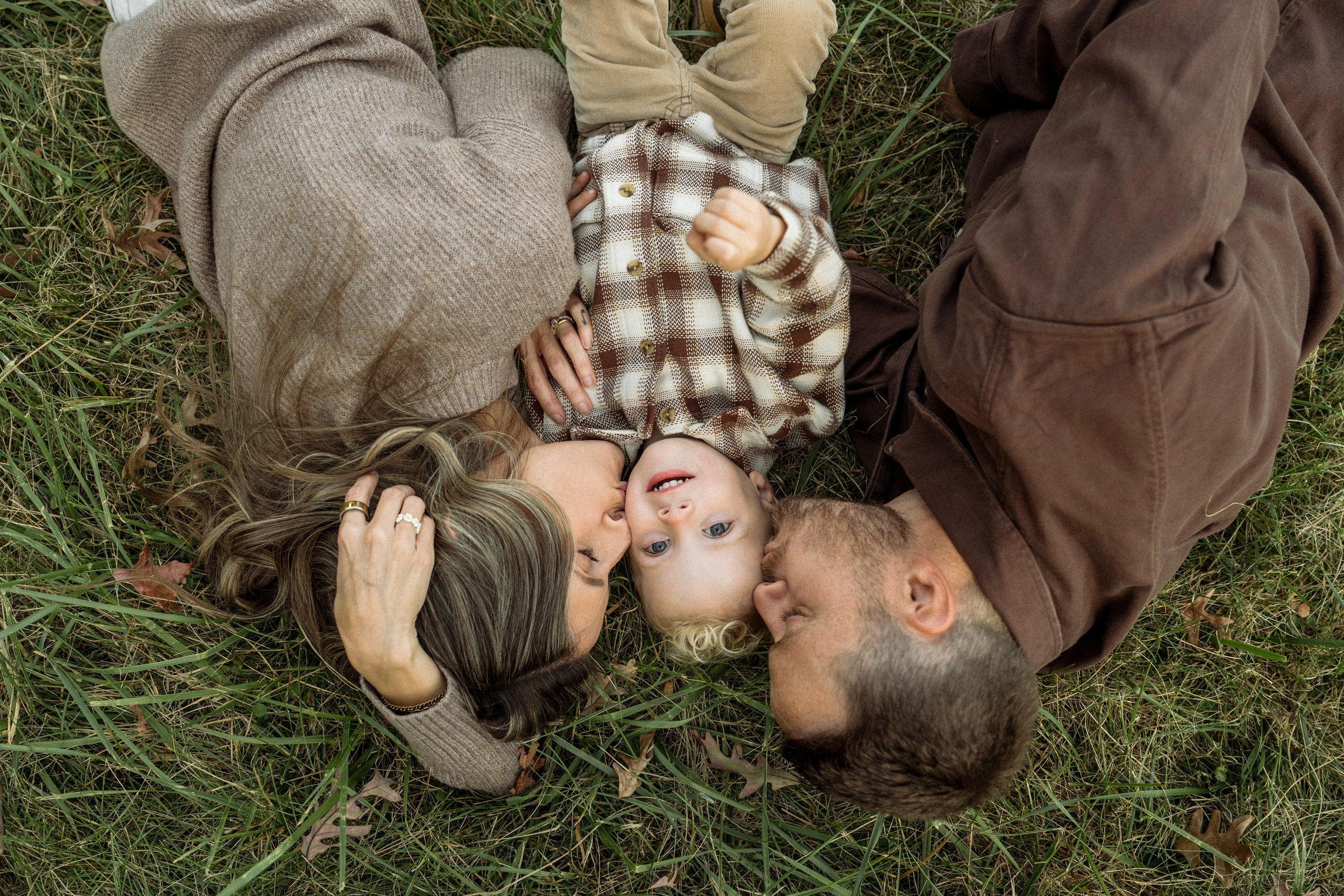 Mike, Kerianne, Hendrix. Alisa Tant — Family and newborn photographer Bucks County, Montgomery county, Philadelphia, NJ