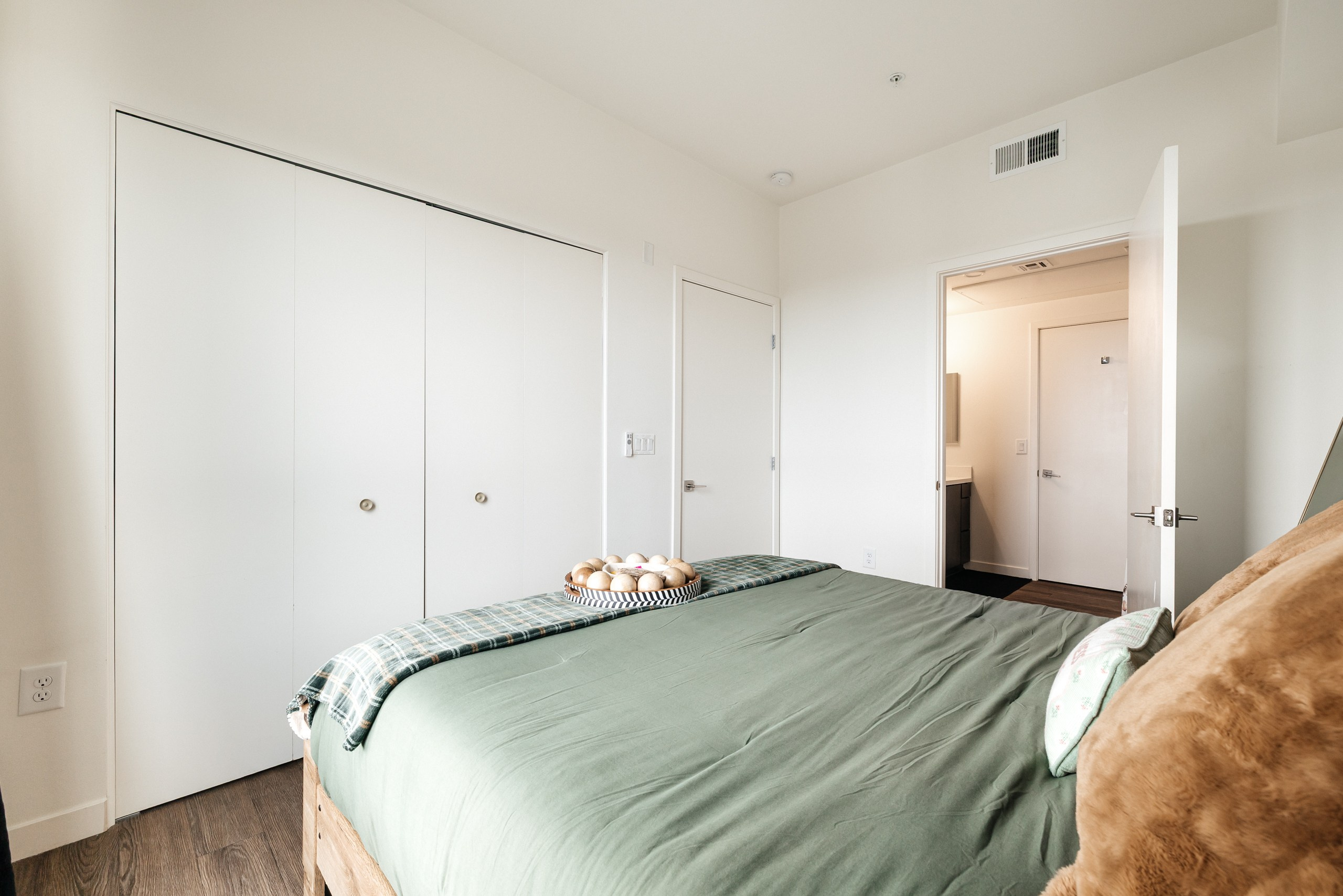Longpre Apartments. Photographer Andrei White