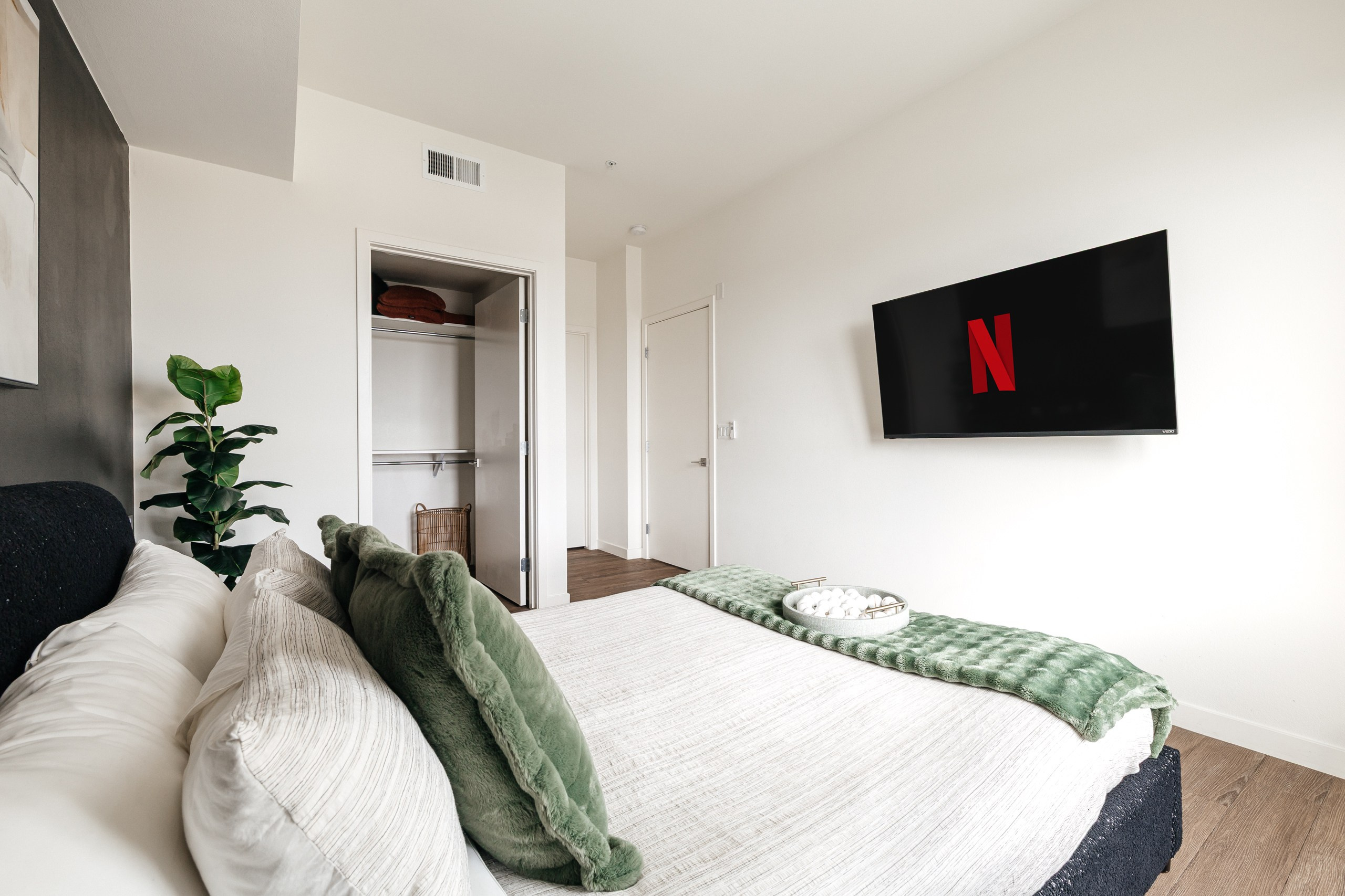 Longpre Apartments. Photographer Andrei White
