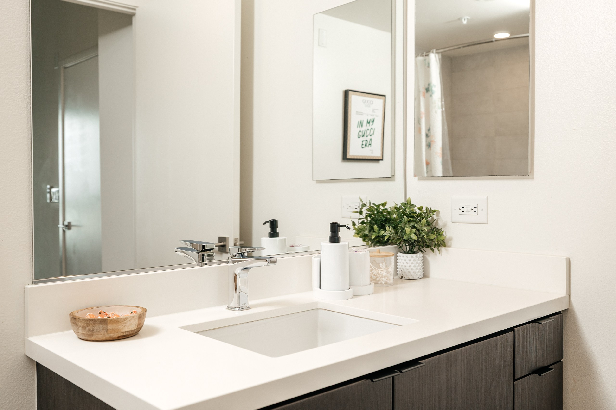 Longpre Apartments. Photographer Andrei White
